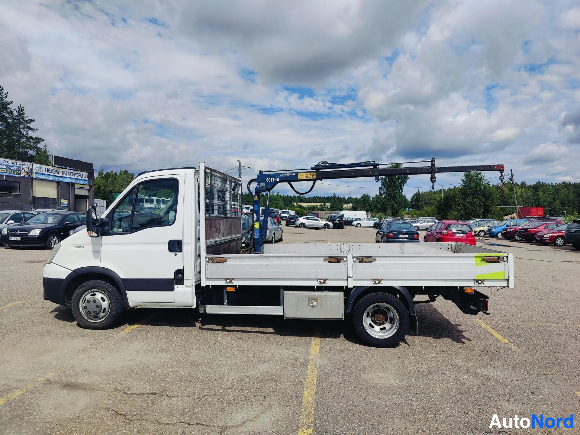 Valkoinen Iveco Daily 2011, sivulta, kuva 4