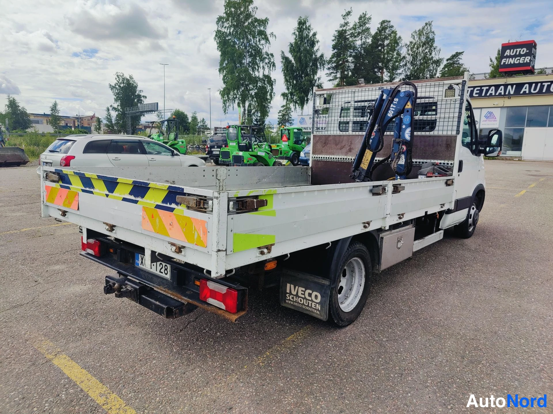 Valkoinen Iveco Daily 2011, takaviisto, kuva 5
