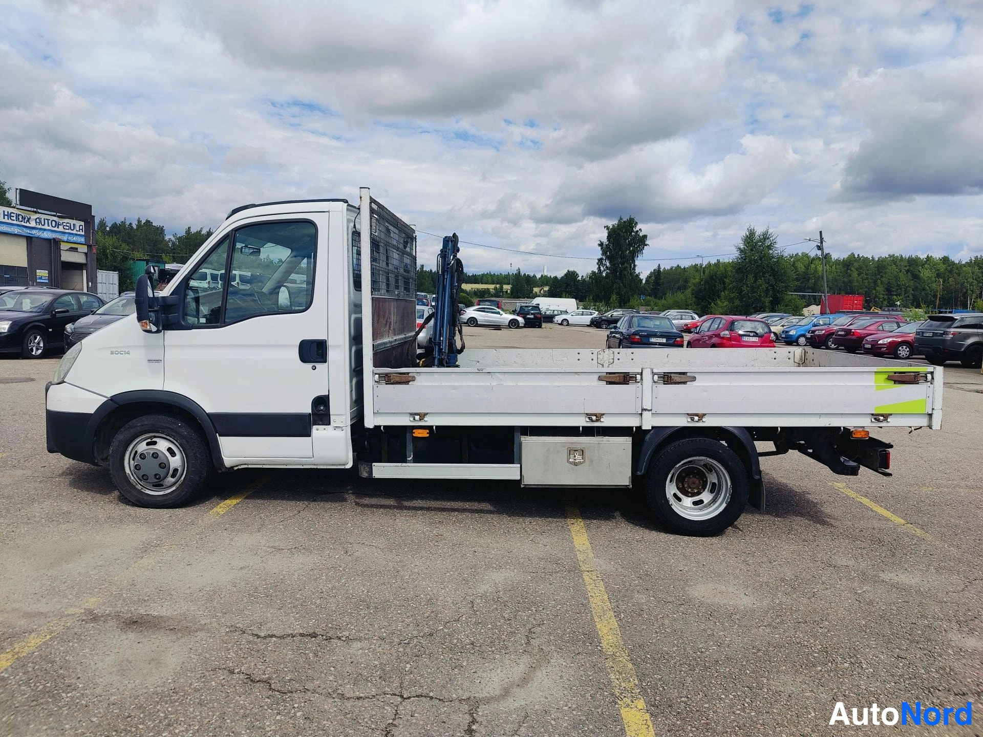 Valkoinen Iveco Daily 2011, sivulta, kuva 3