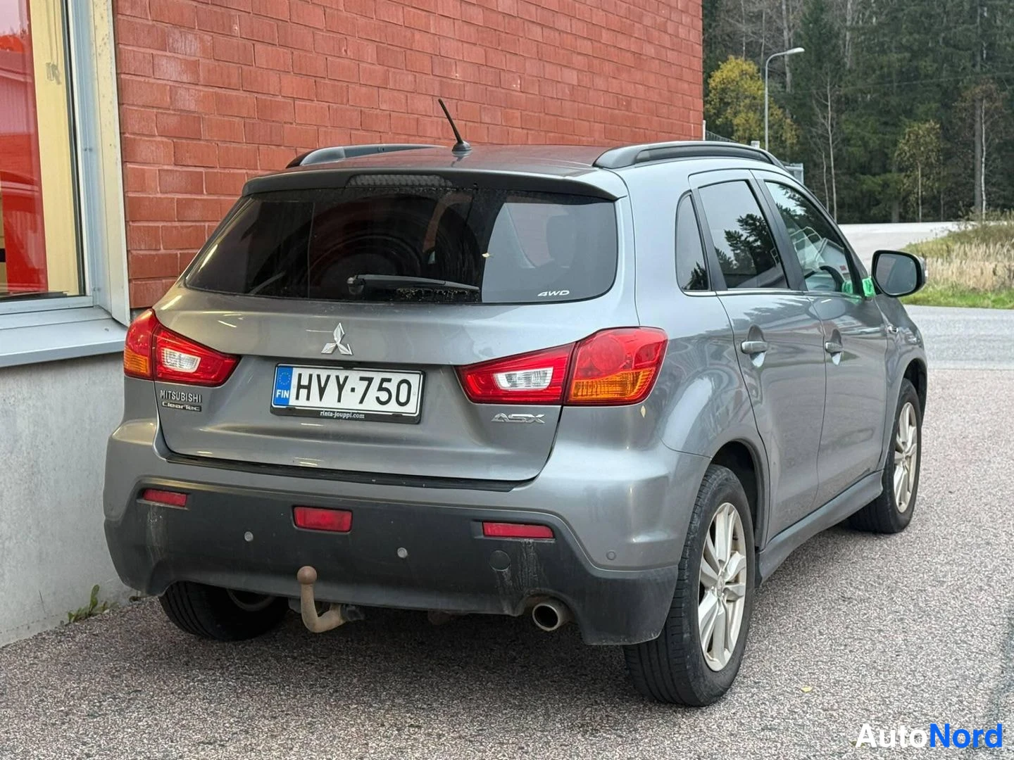 Harmaa Mitsubishi ASX 2011, takaviisto, kuva 2