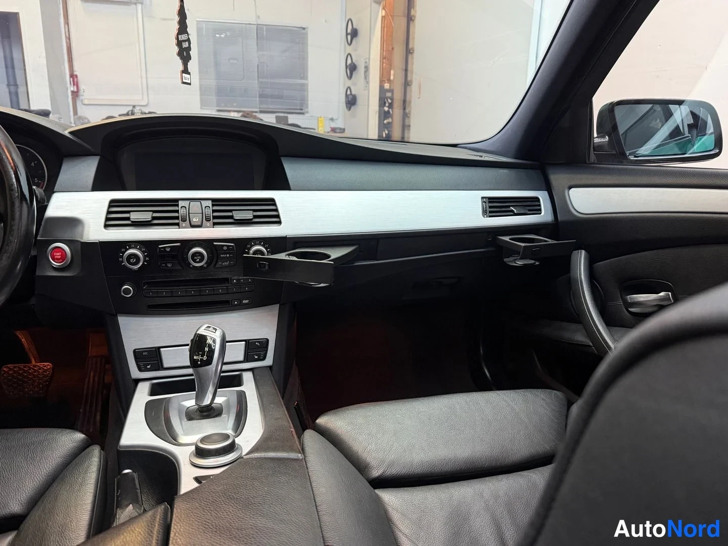 Vihreä BMW 535d 2008, ohjaamo, kuva 29