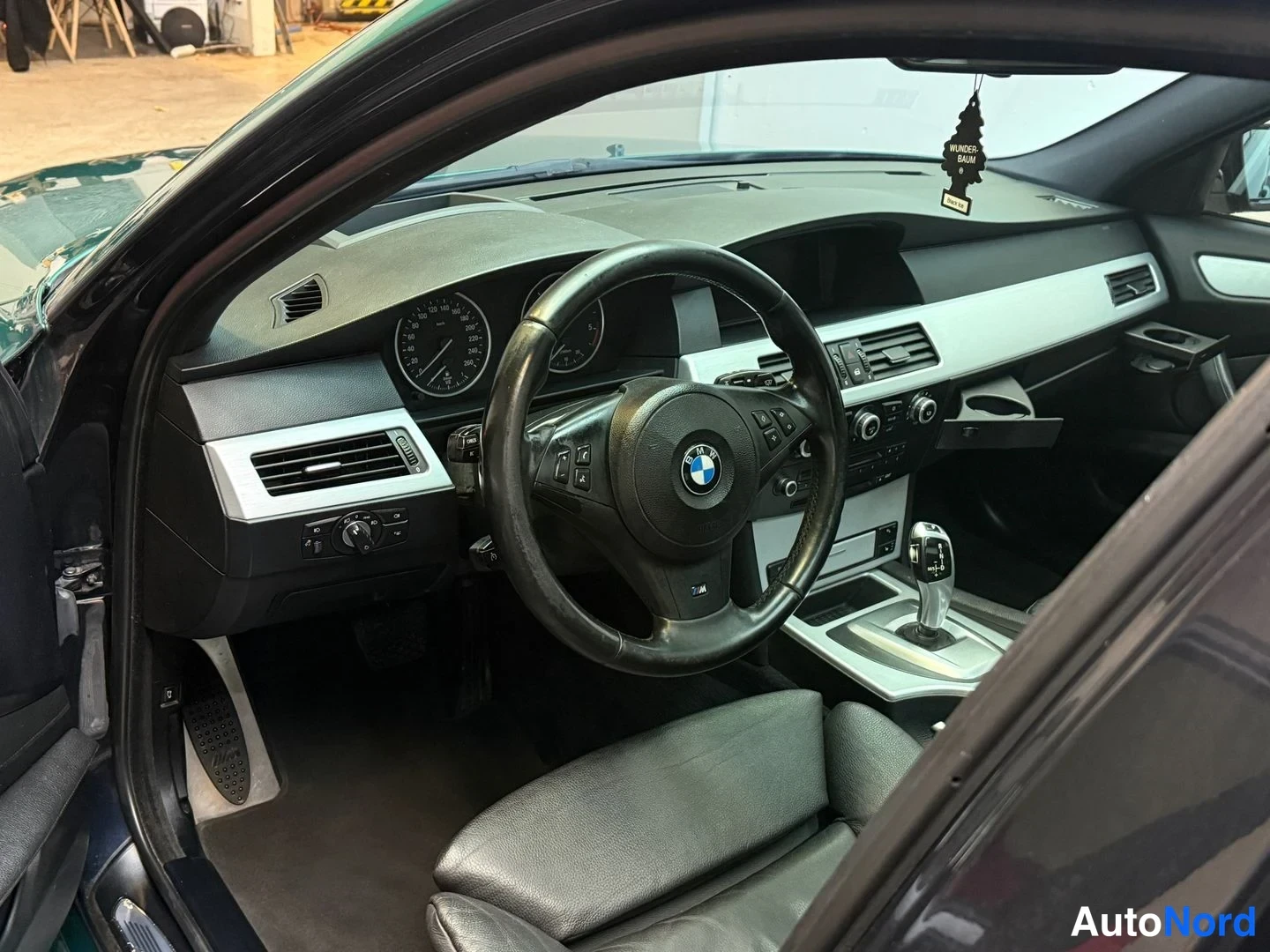 Vihreä BMW 535d 2008, ohjaamo, kuva 33