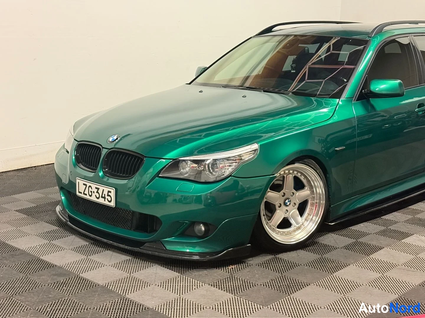 Vihreä BMW 535d 2008, etuviisto, keula vasemmalle, kuva 6