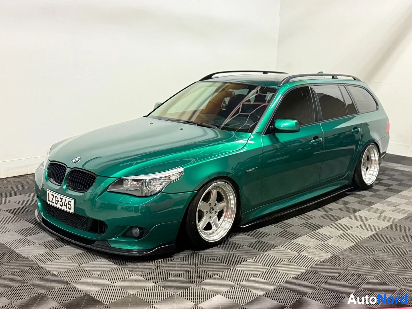 Vihreä BMW 535d 2008, etuviisto, keula vasemmalle, kuva 3