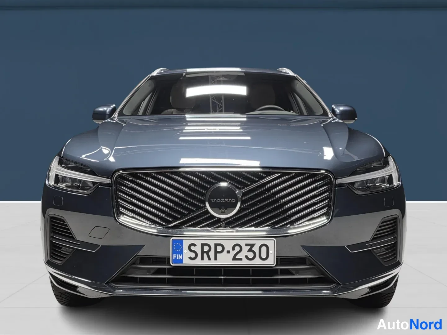 Sininen Volvo XC60 2026, edestä, kuva 5