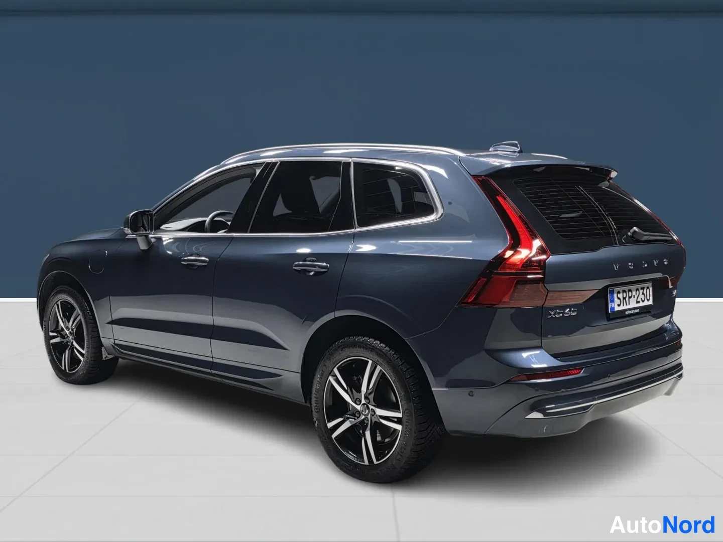 Sininen Volvo XC60 2026, takaviisto, kuva 7
