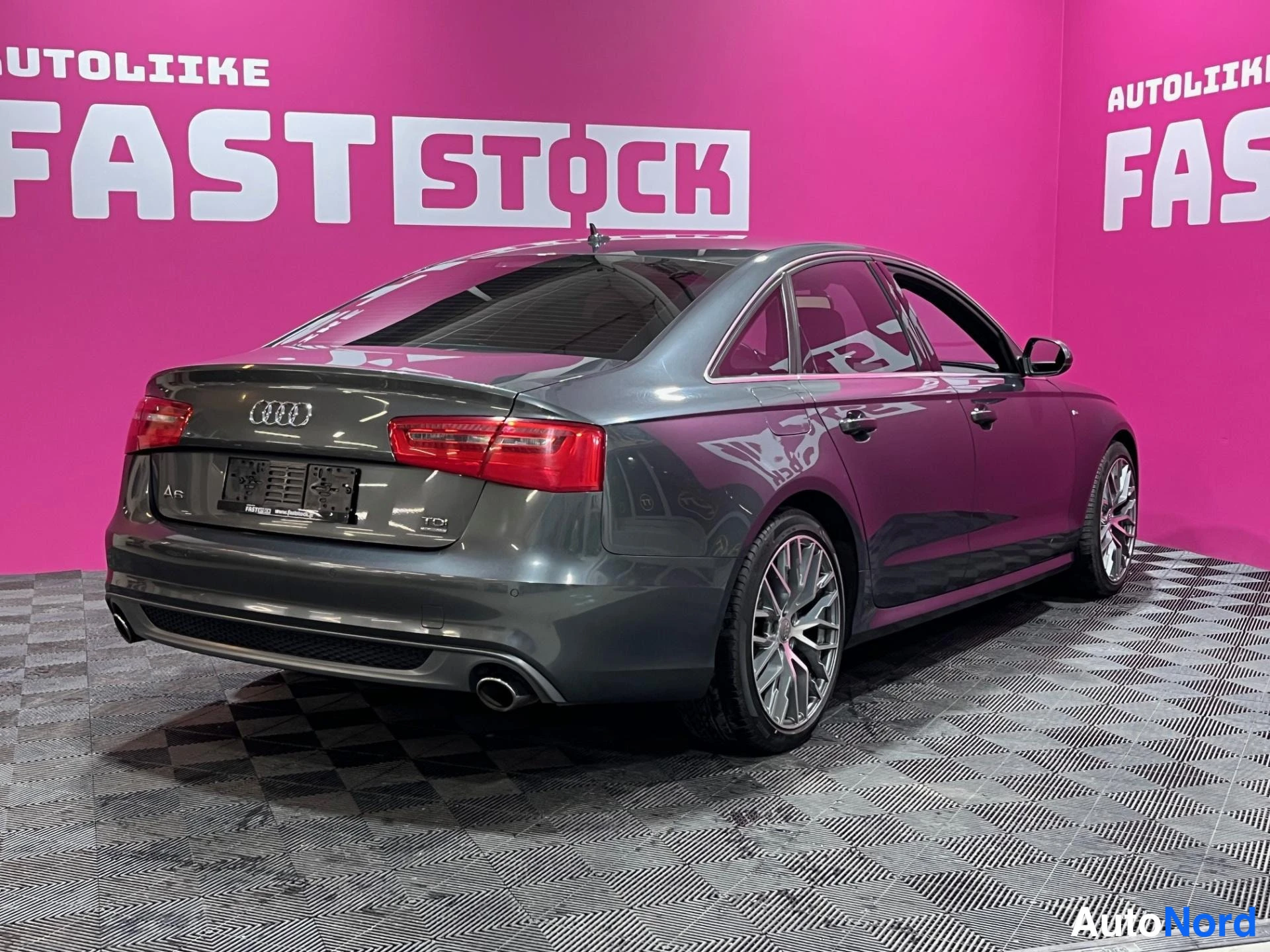 Grey Audi A6 2013, rear three-quarter, photo 4
