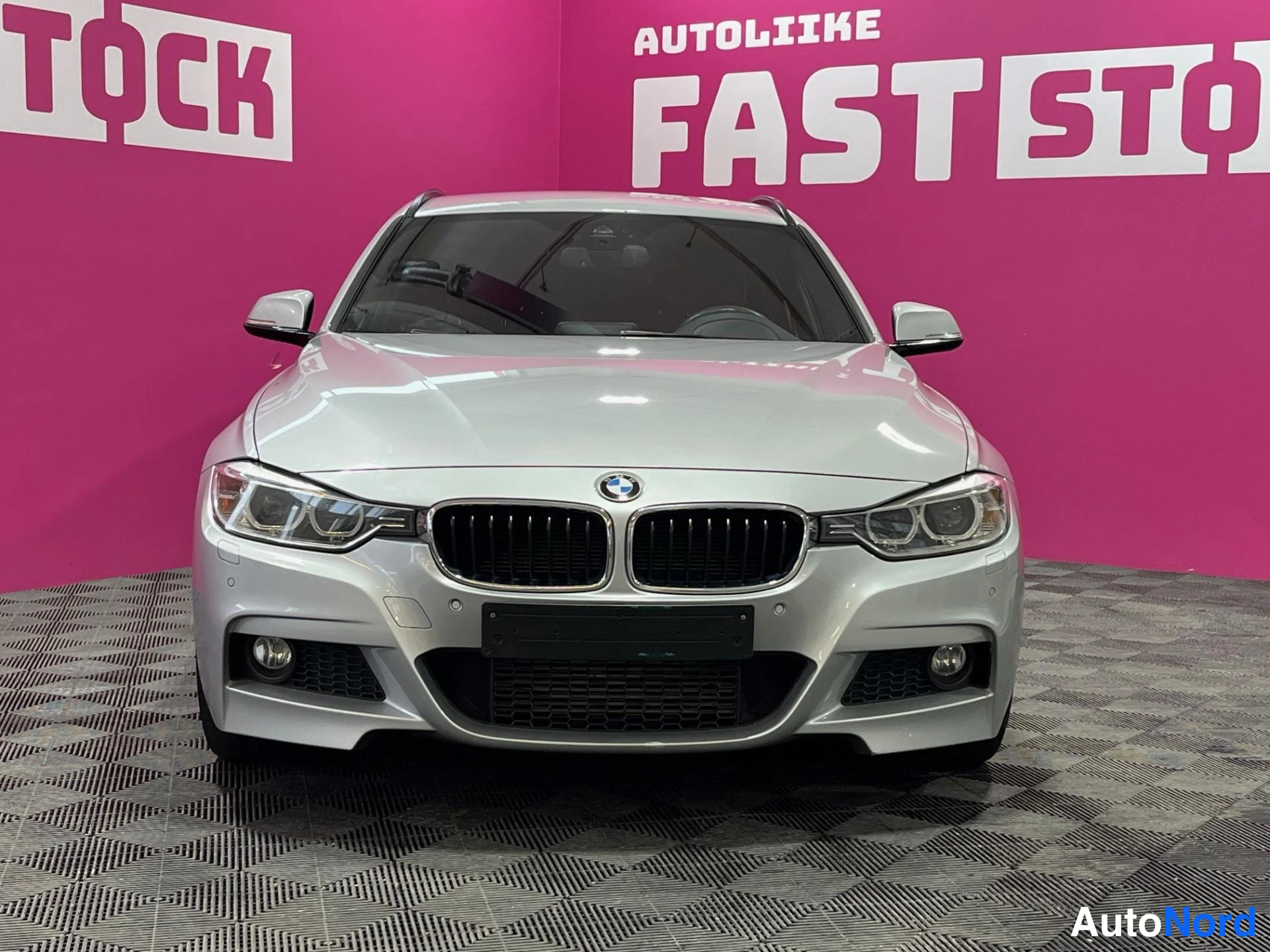 Silver BMW 330d 2012, front, photo 3