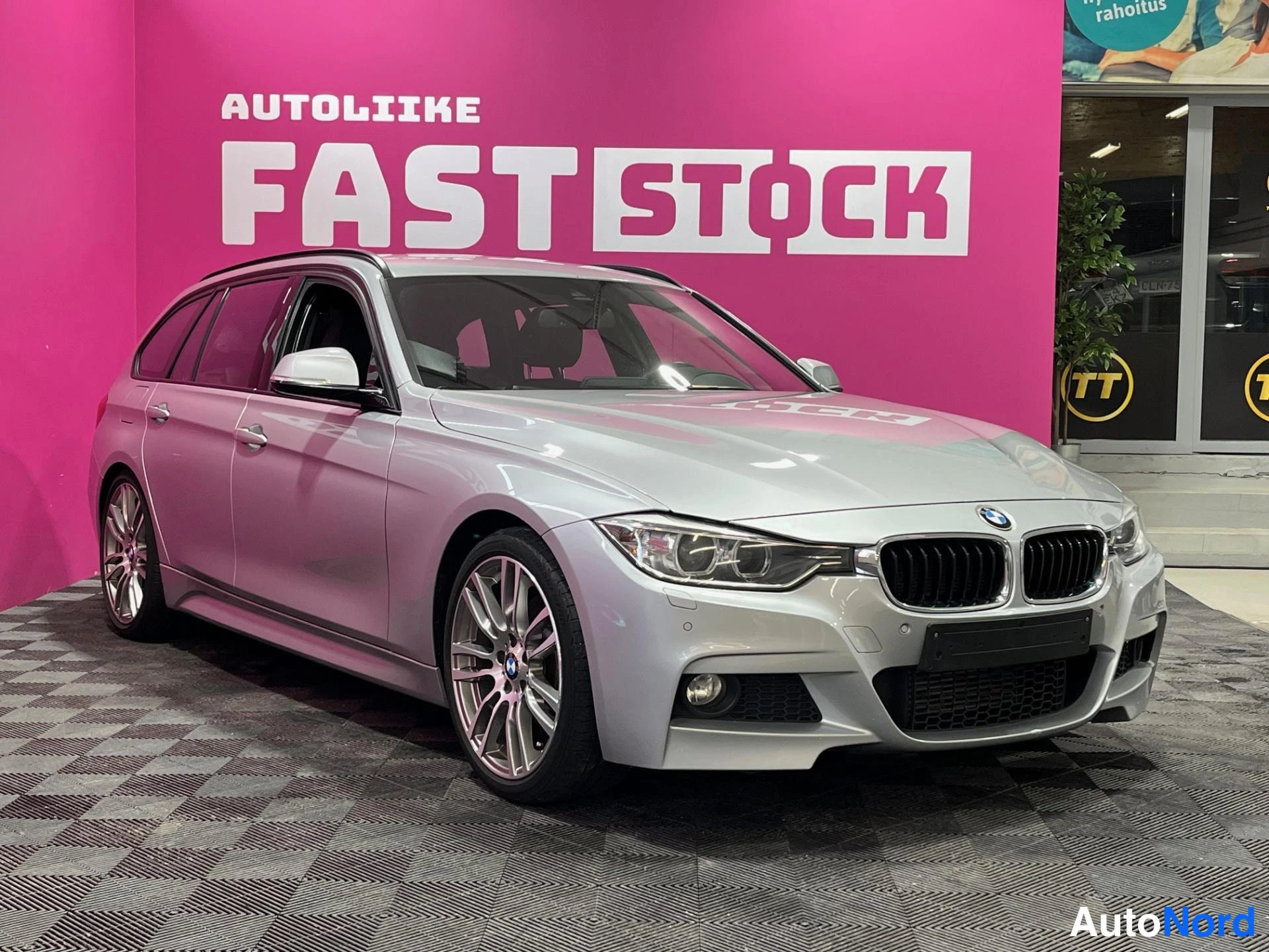 Silver BMW 330d 2012, front three-quarter, nose to the right, photo 2