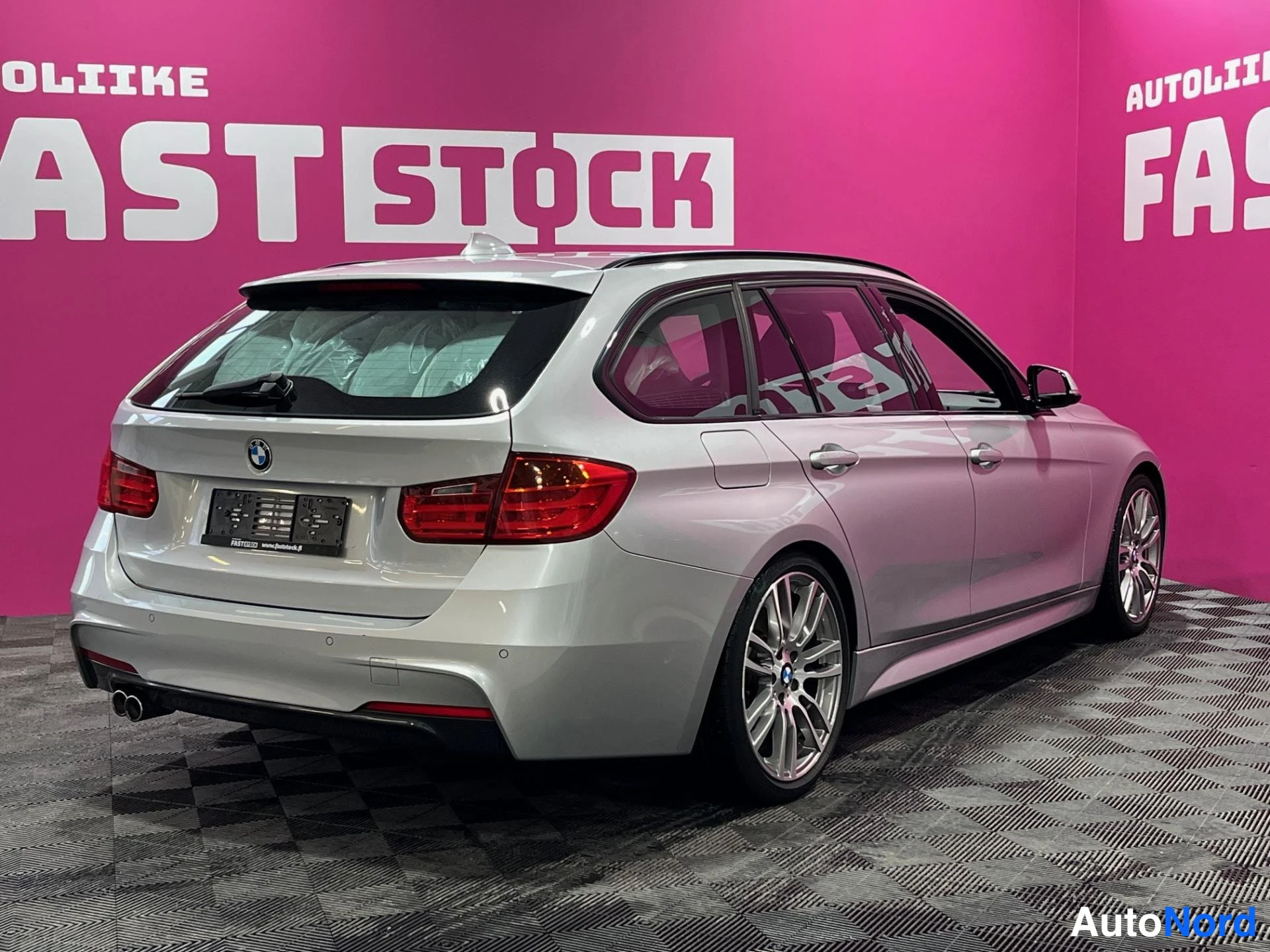 Silver BMW 330d 2012, rear three-quarter, photo 4