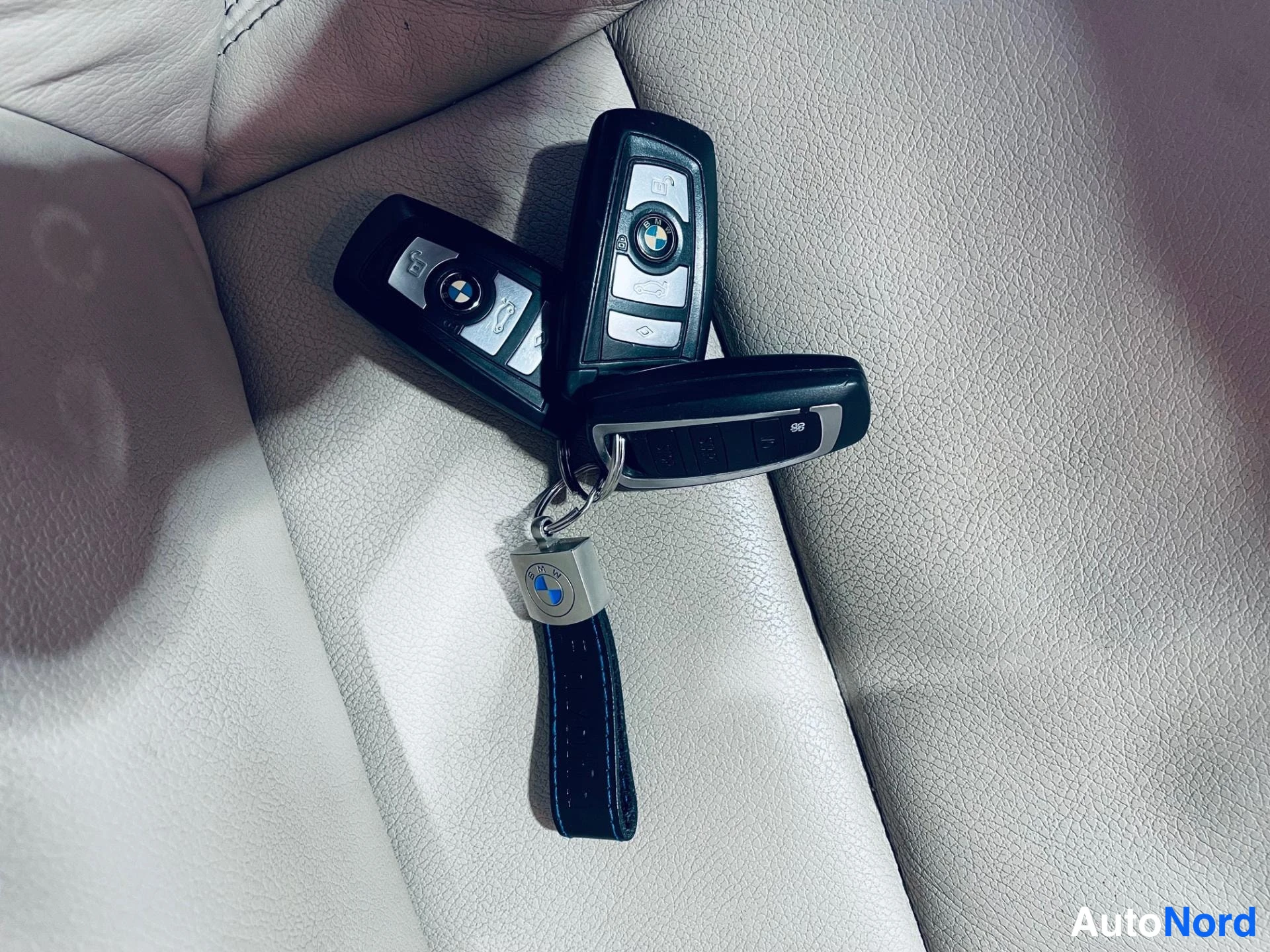 White BMW X3 xDrive30d 2012, detail, photo 14