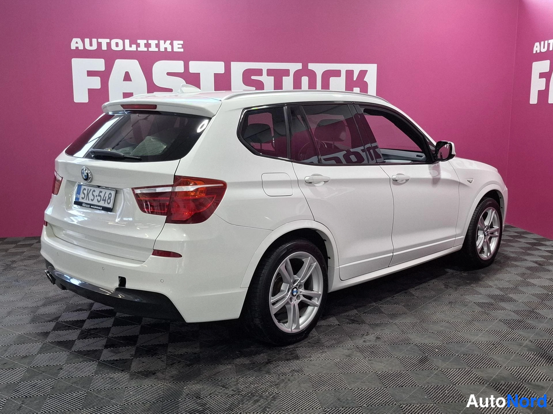 White BMW X3 xDrive30d 2012, rear three-quarter, photo 4