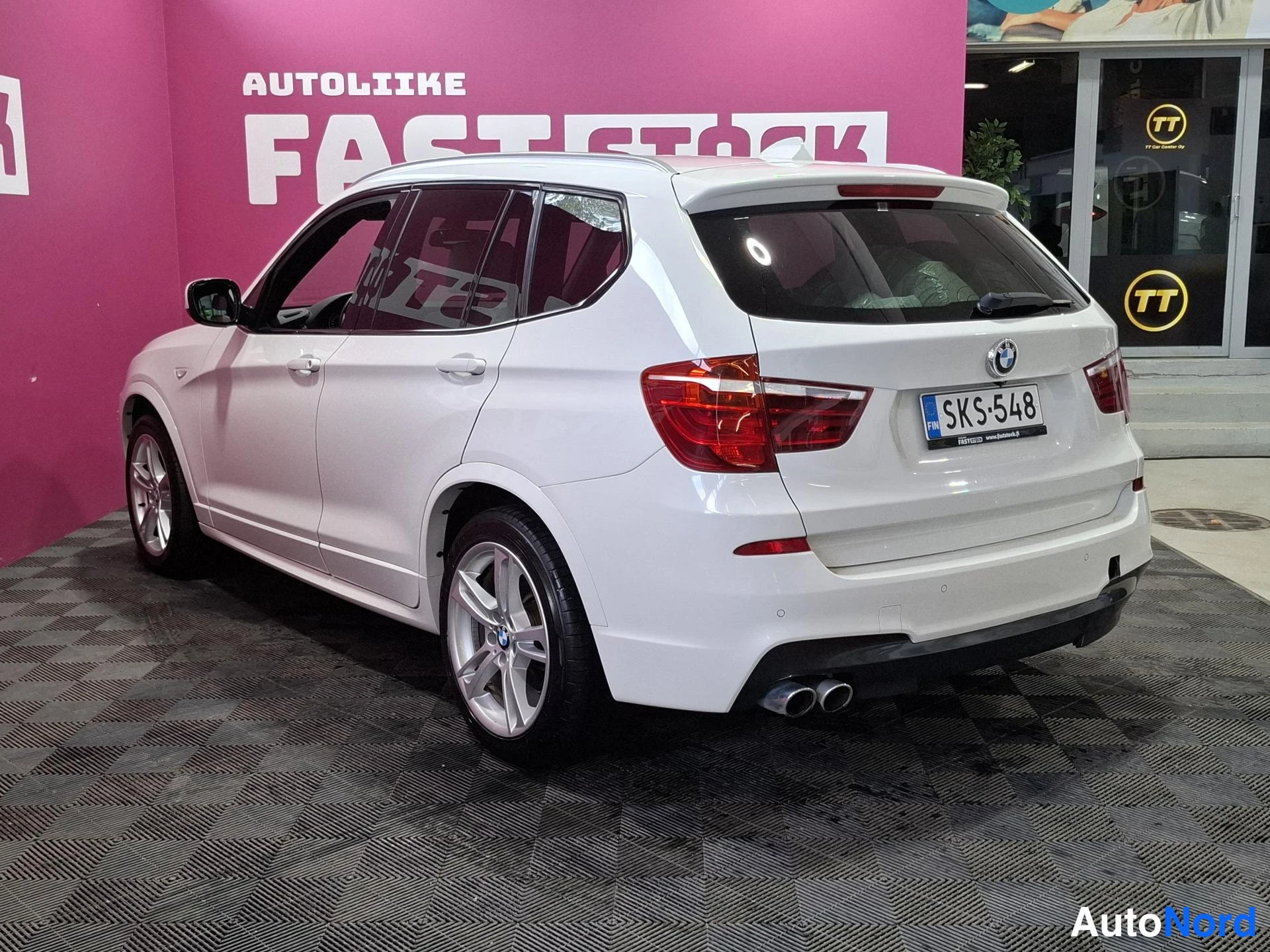 White BMW X3 xDrive30d 2012, rear three-quarter, photo 5