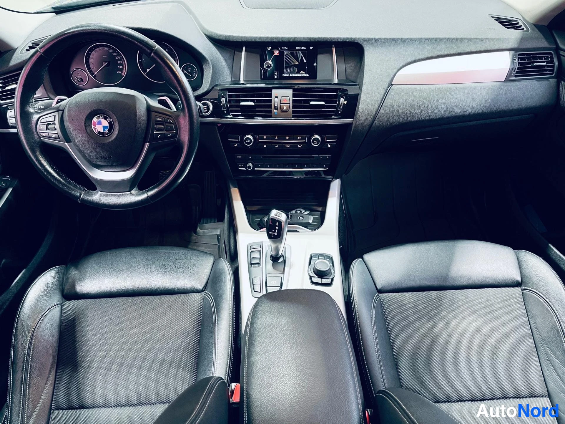 Harmaa BMW X4 xDrive20d 2015, ohjaamo, kuva 8
