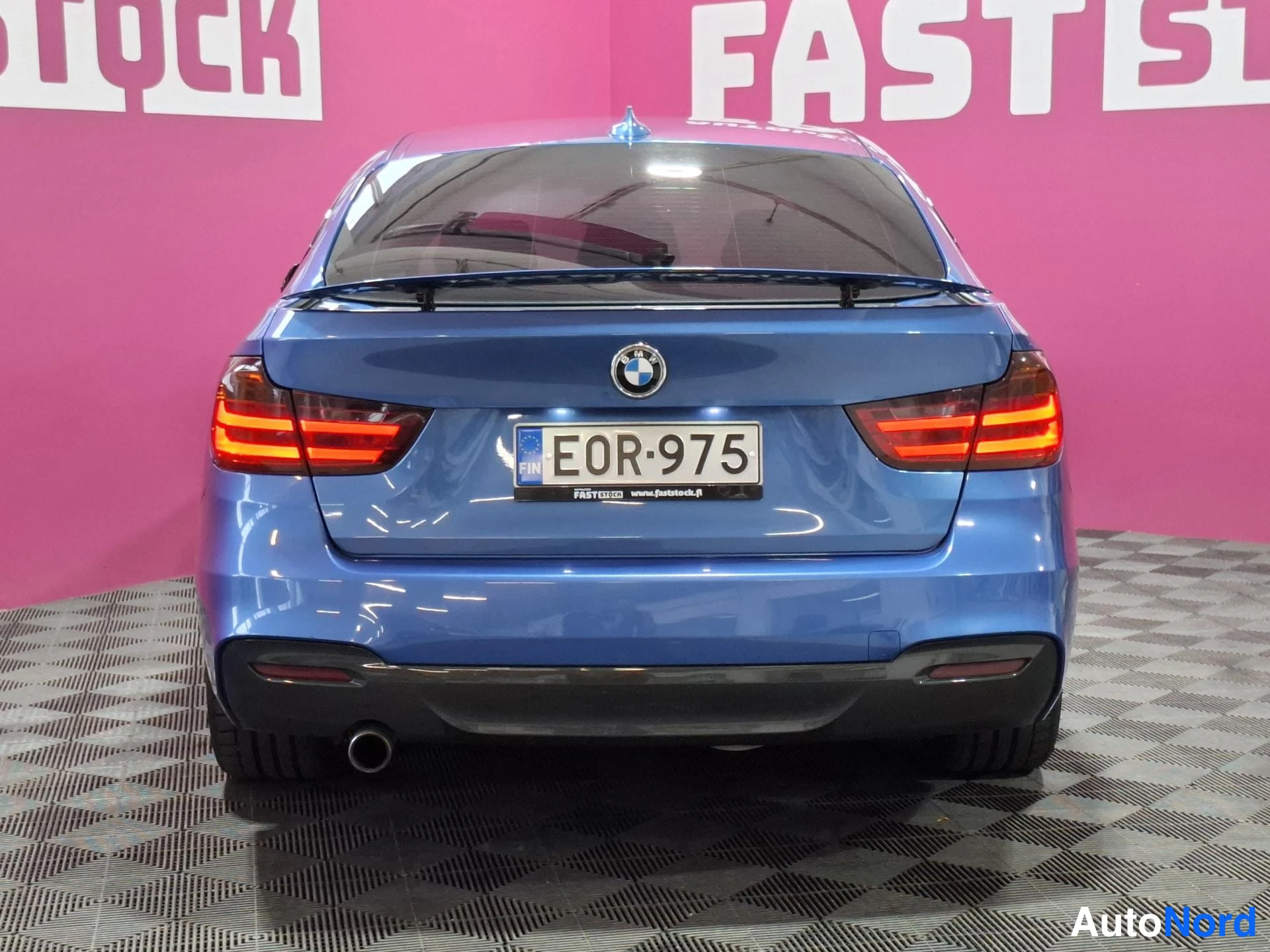 Sininen BMW 320i 2014, takaa, kuva 6