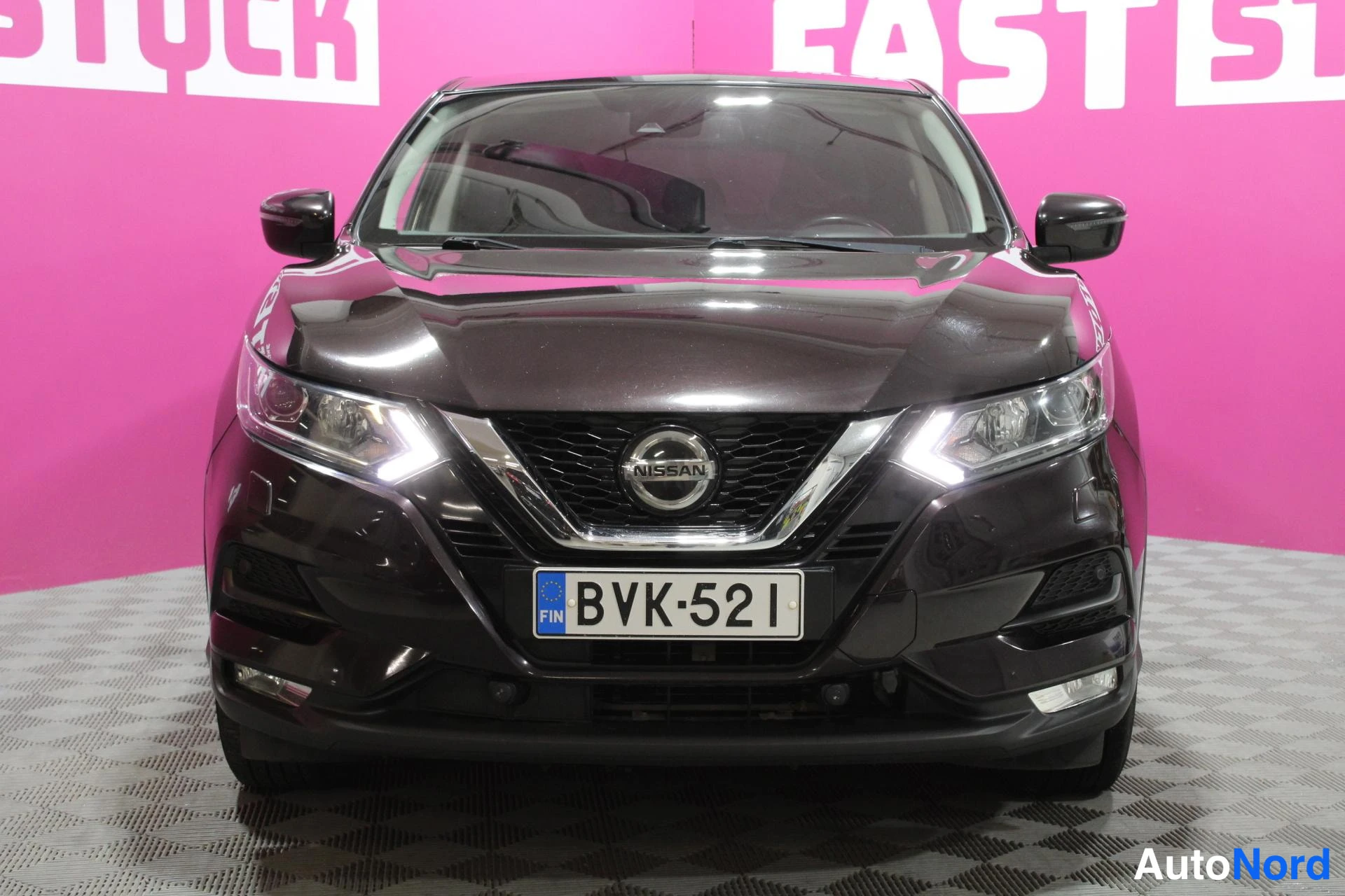 Violetti Nissan Qashqai 2018, edestä, kuva 3