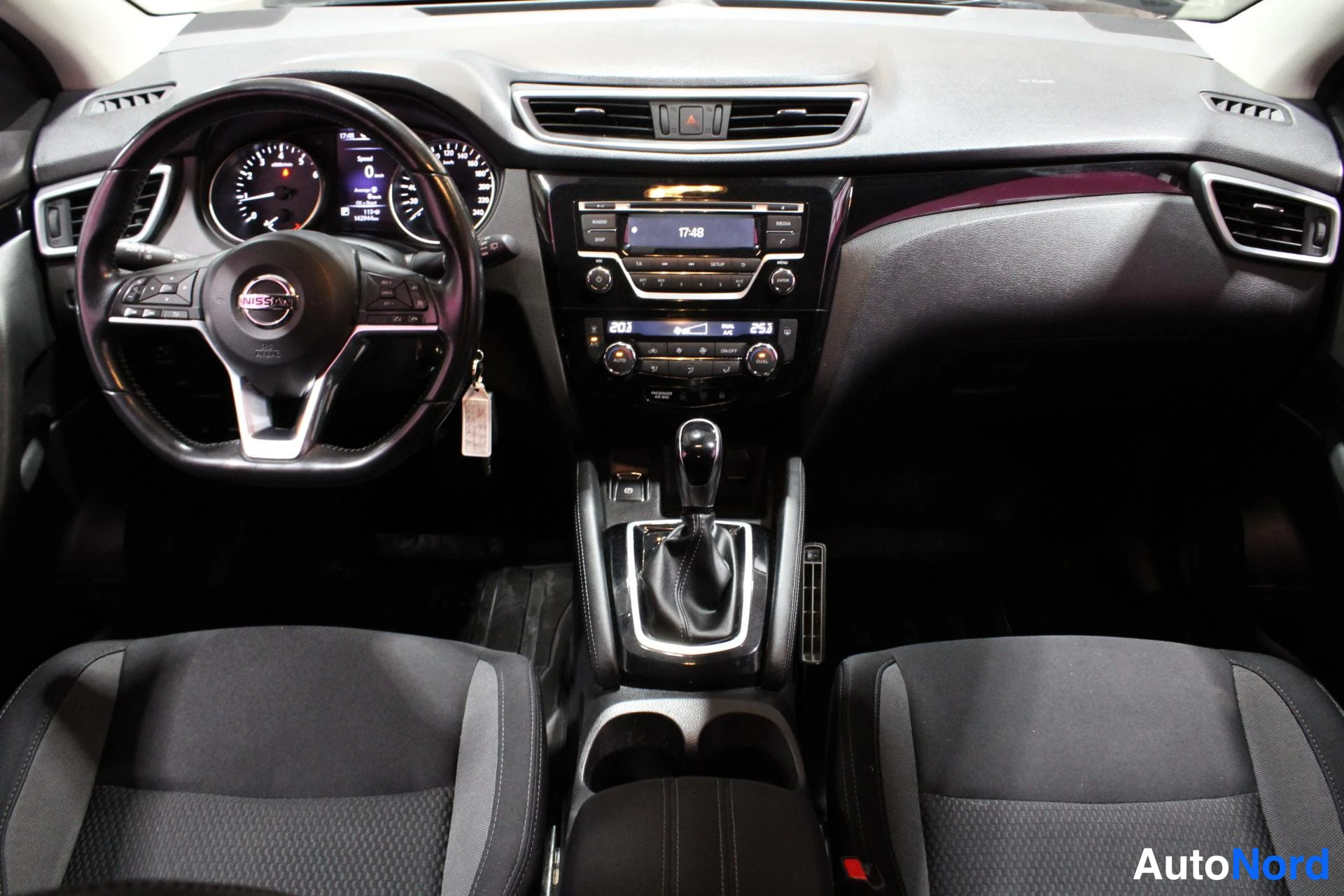 Violetti Nissan Qashqai 2018, ohjaamo, kuva 8