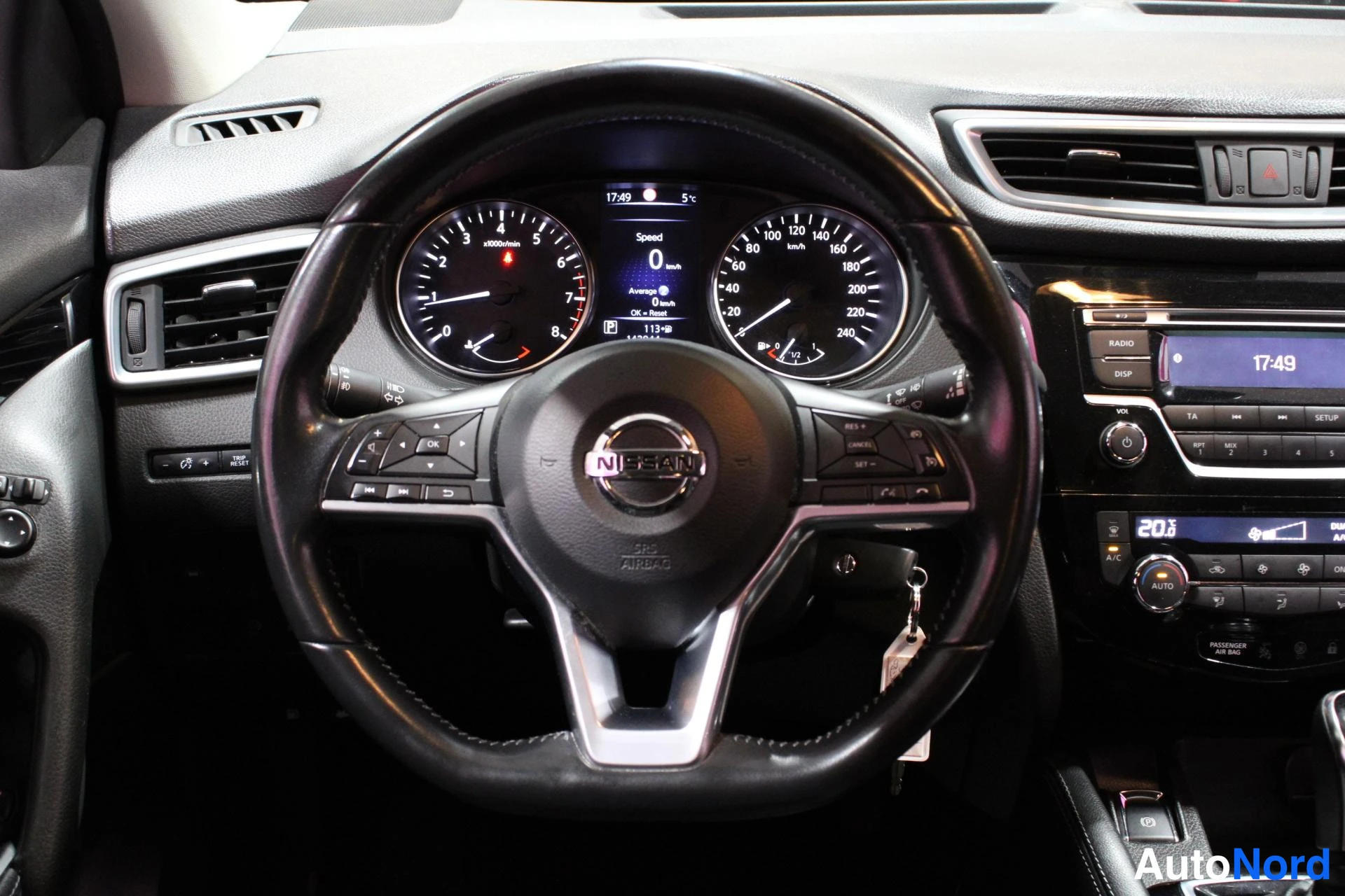 Violetti Nissan Qashqai 2018, ohjaamo, kuva 10