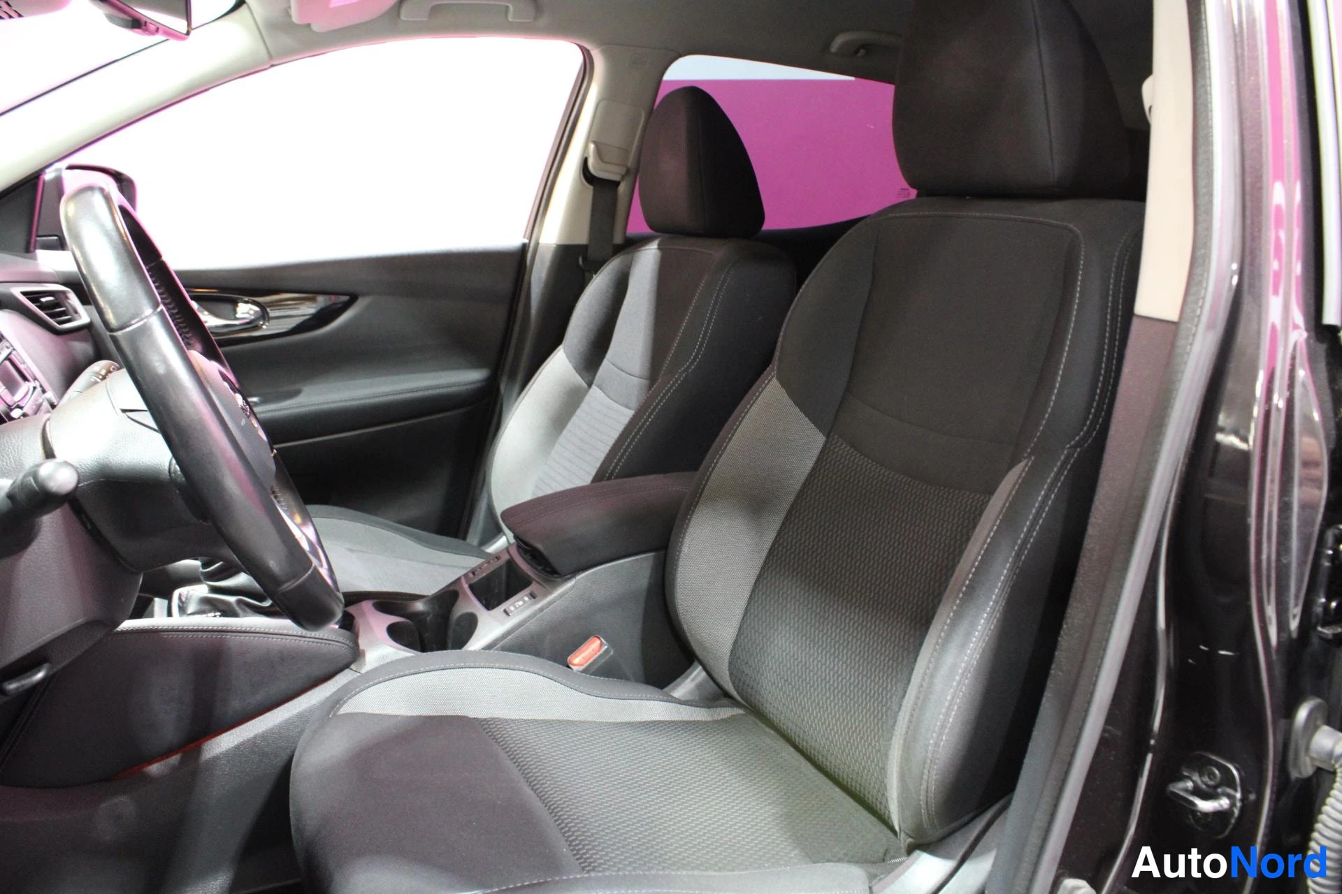 Violetti Nissan Qashqai 2018, etuistuimet, kuva 11