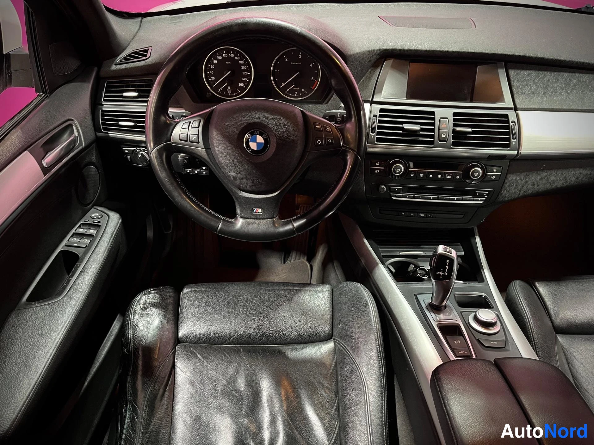 Valkoinen BMW X5 2008, ohjaamo, kuva 7