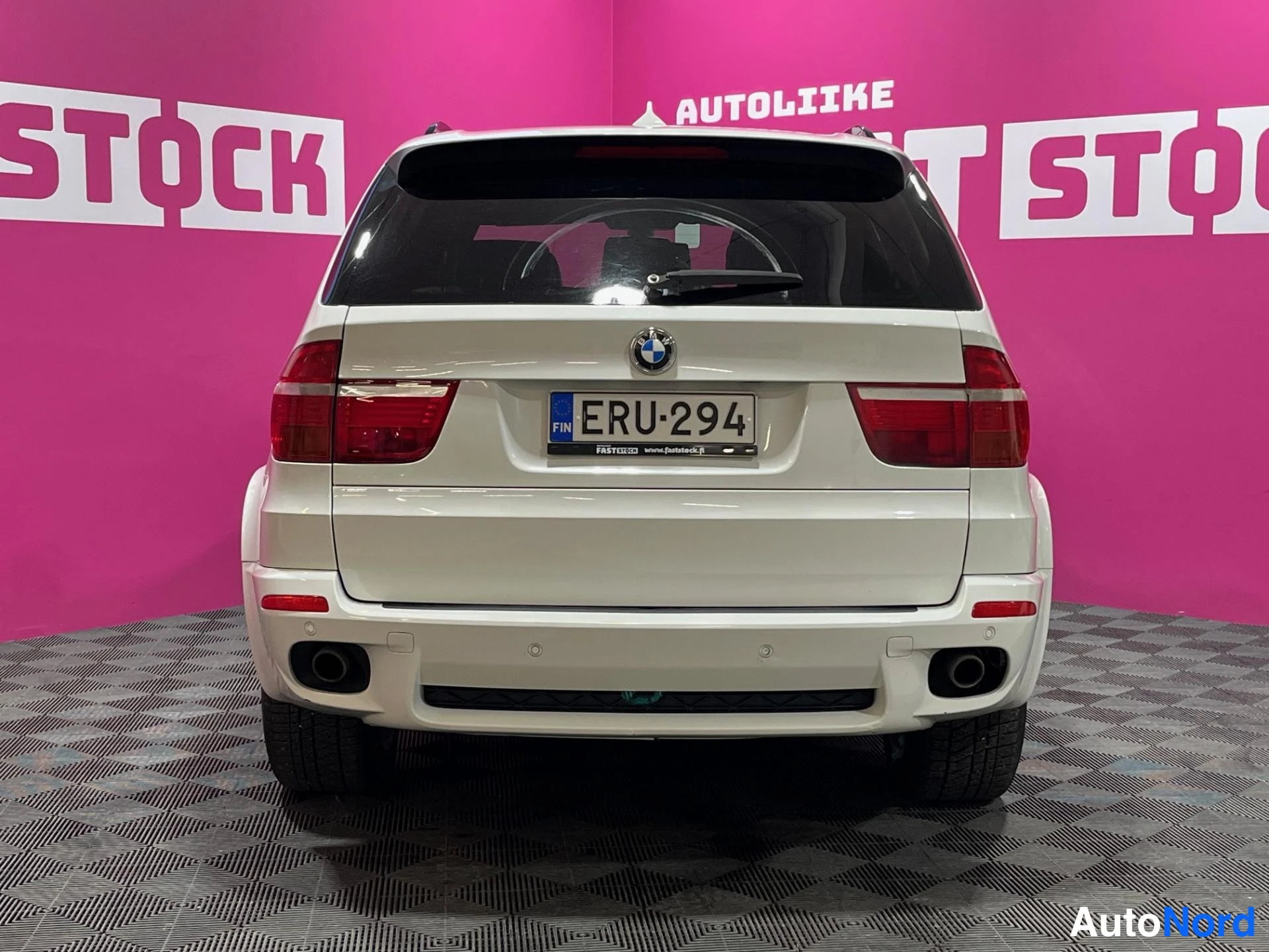 Valkoinen BMW X5 2008, takaa, kuva 6