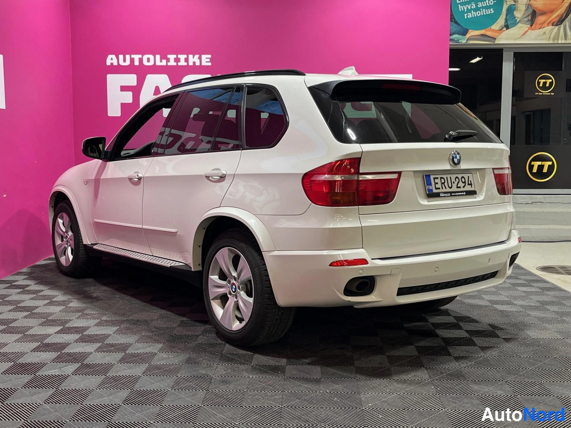 Valkoinen BMW X5 2008, takaviisto, kuva 5