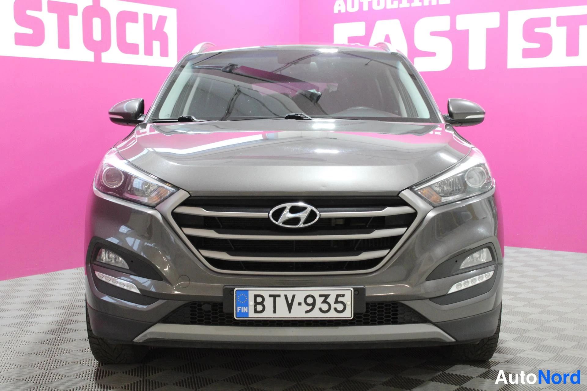 Ruskea Hyundai Tucson 2016, edestä, kuva 3