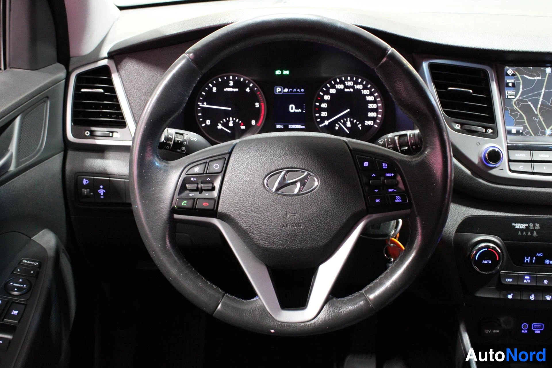 Ruskea Hyundai Tucson 2016, yksityiskohta, kuva 12