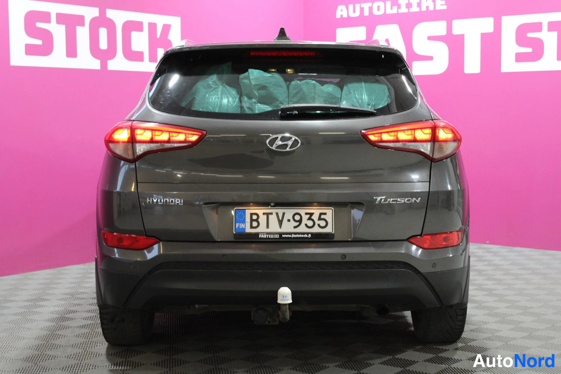 Ruskea Hyundai Tucson 2016, takaa, kuva 6