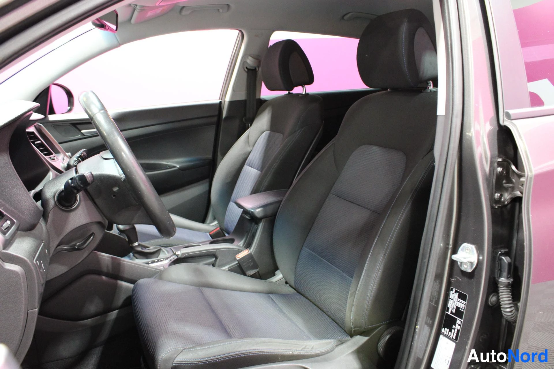 Ruskea Hyundai Tucson 2016, etuistuimet, kuva 10
