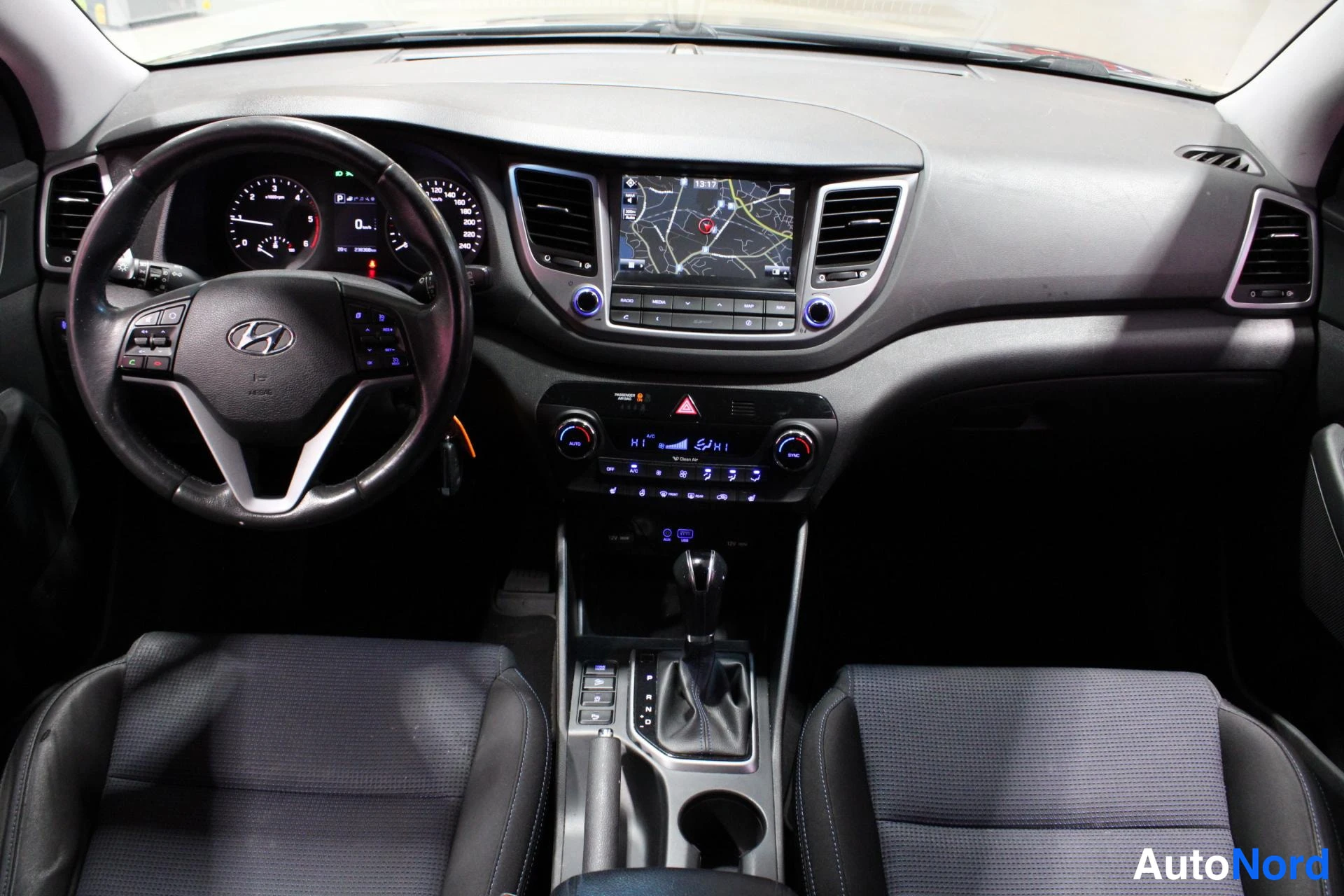 Ruskea Hyundai Tucson 2016, ohjaamo, kuva 8