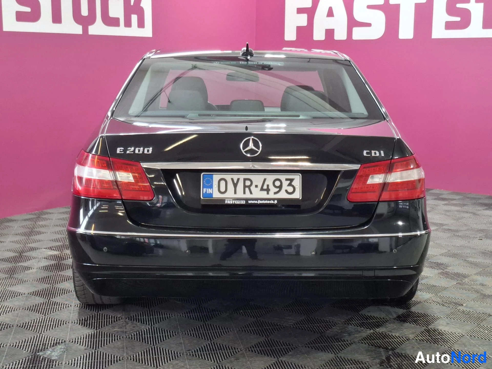 Musta Mercedes-Benz E 200 CDI 2010, takaa, kuva 6