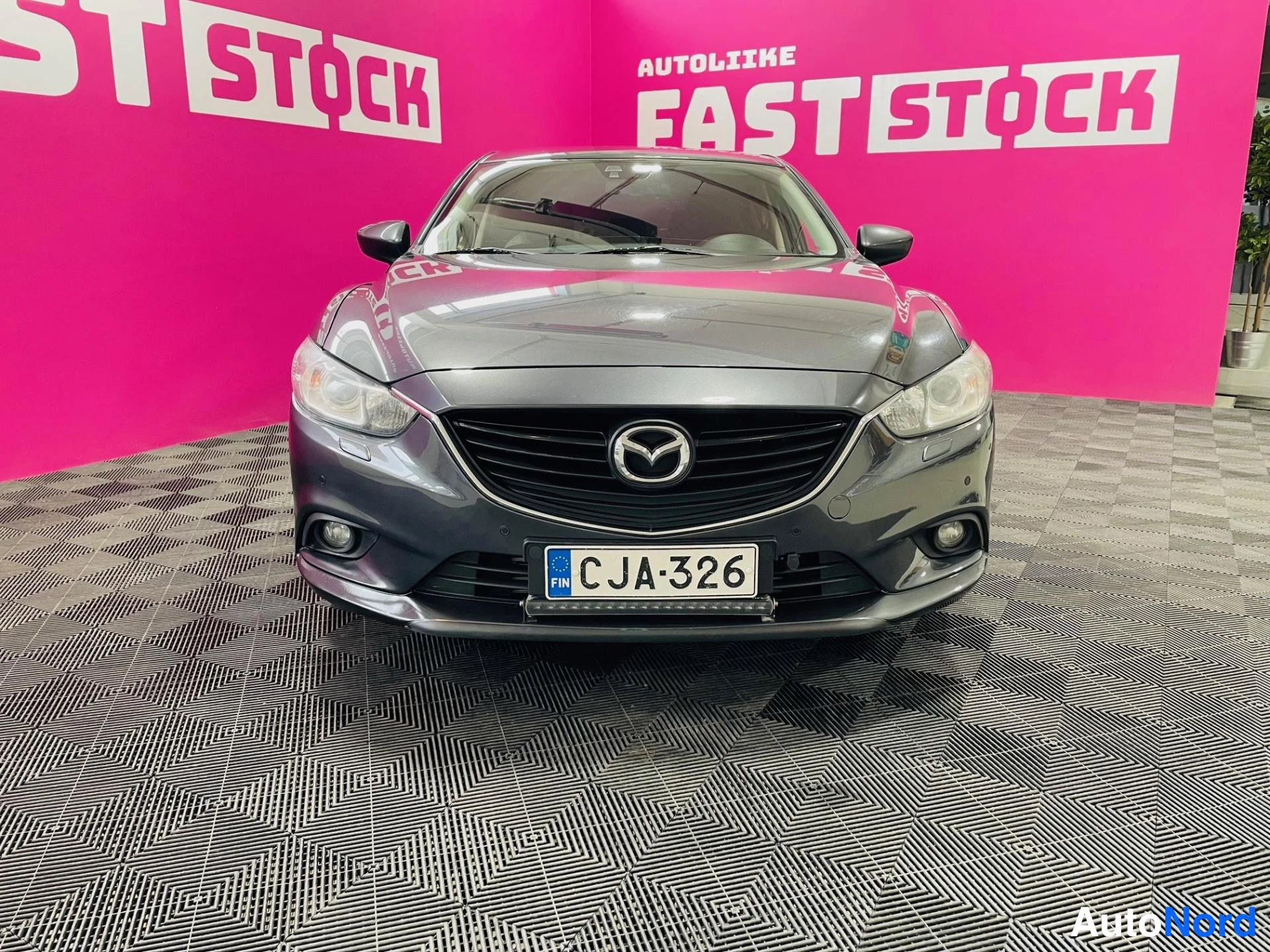 Harmaa Mazda 6 2014, edestä, kuva 3