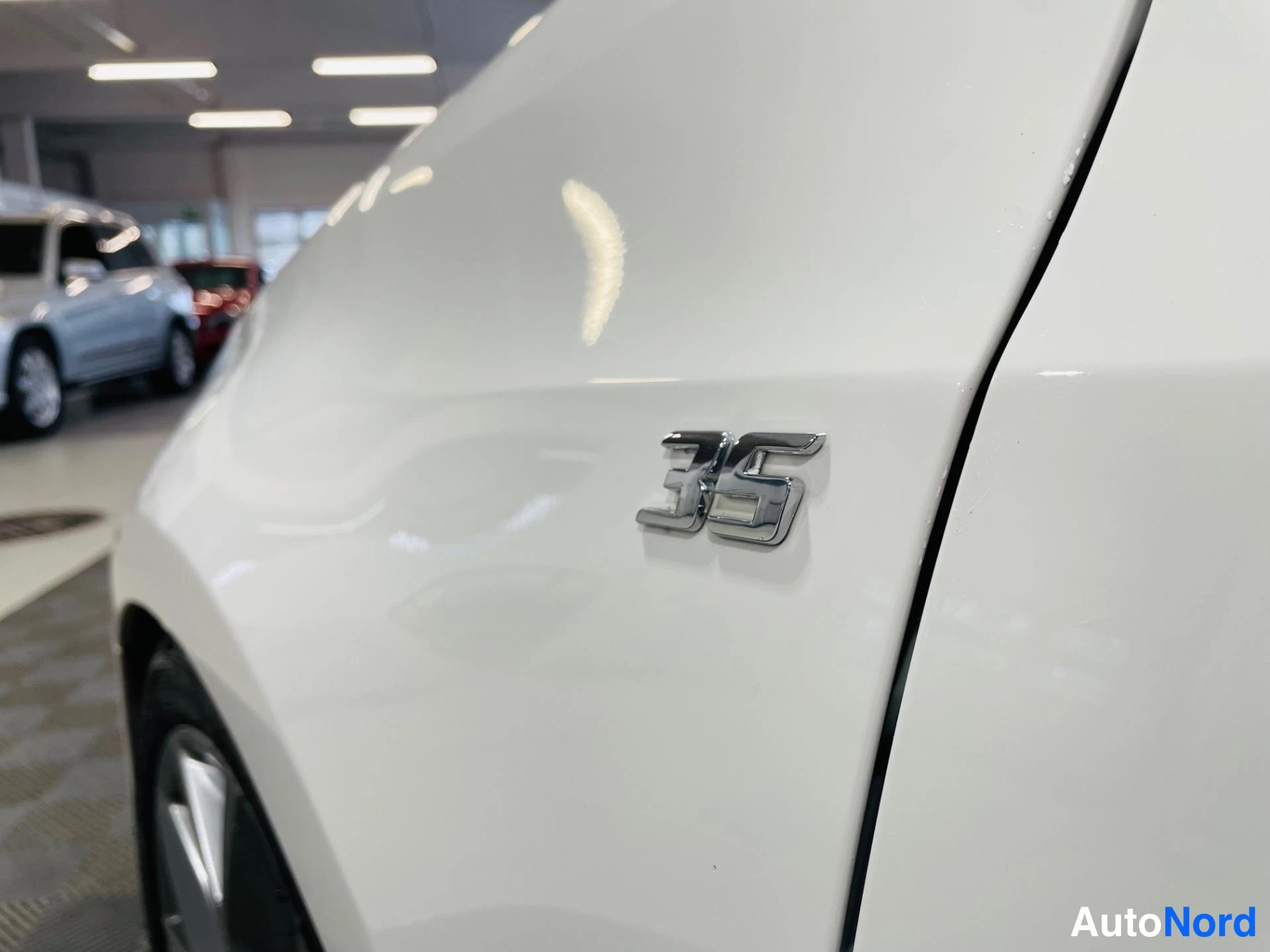 Vit Volkswagen Golf GTI 2012, detalj, bild 16