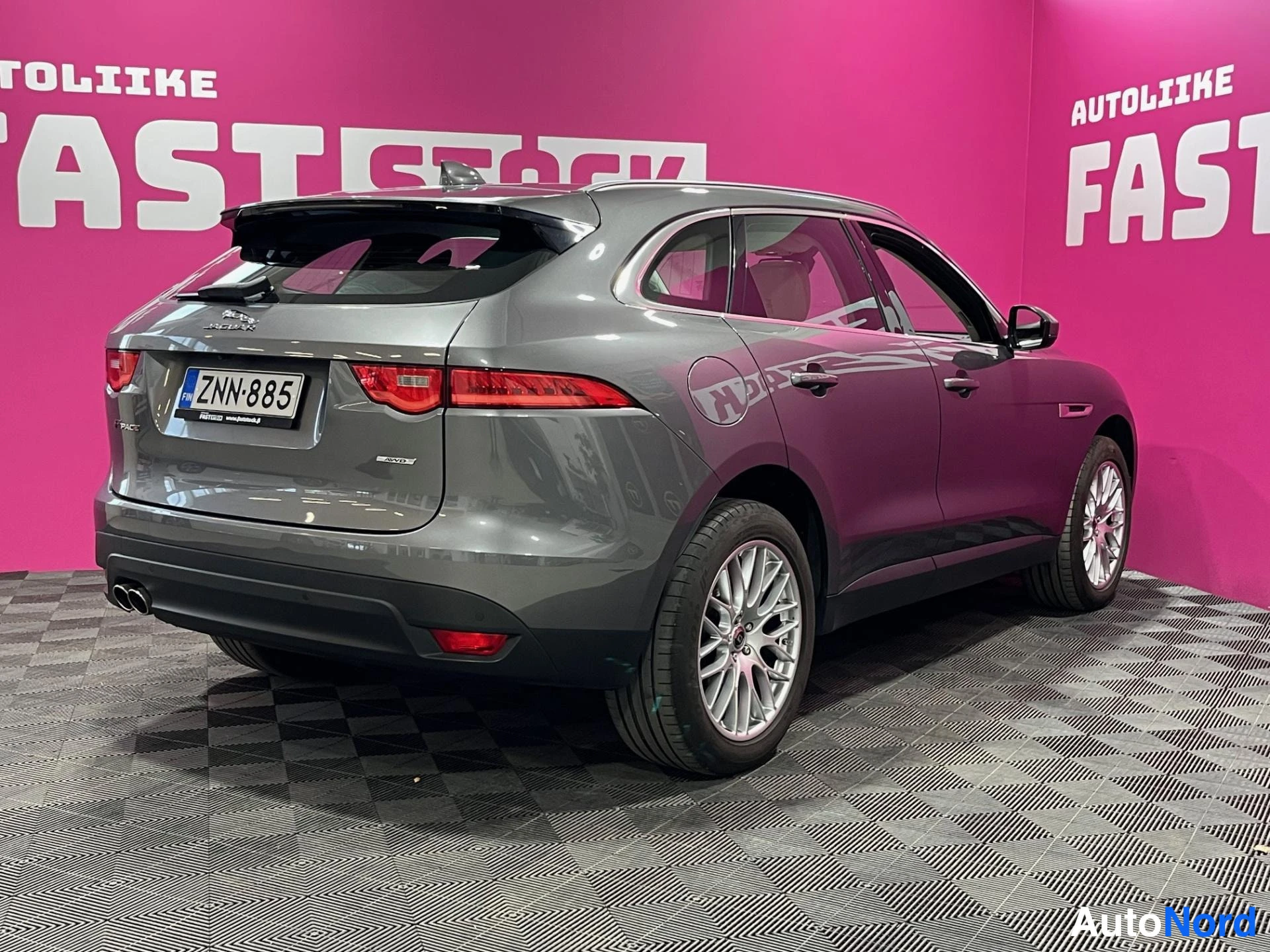 Harmaa Jaguar F-Pace 2016, takaviisto, kuva 4