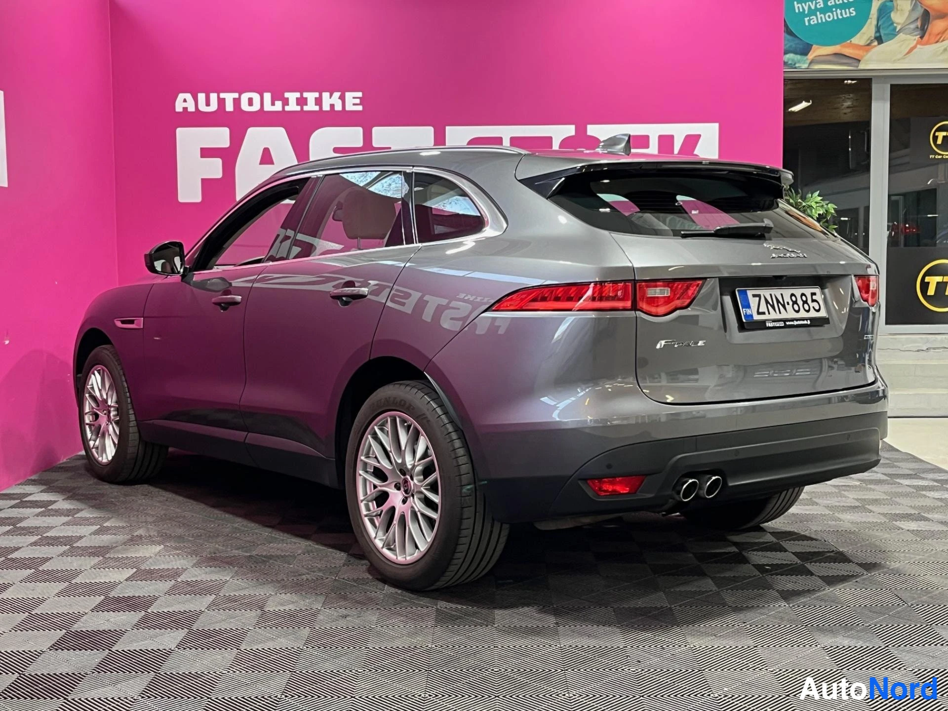 Harmaa Jaguar F-Pace 2016, takaviisto, kuva 5