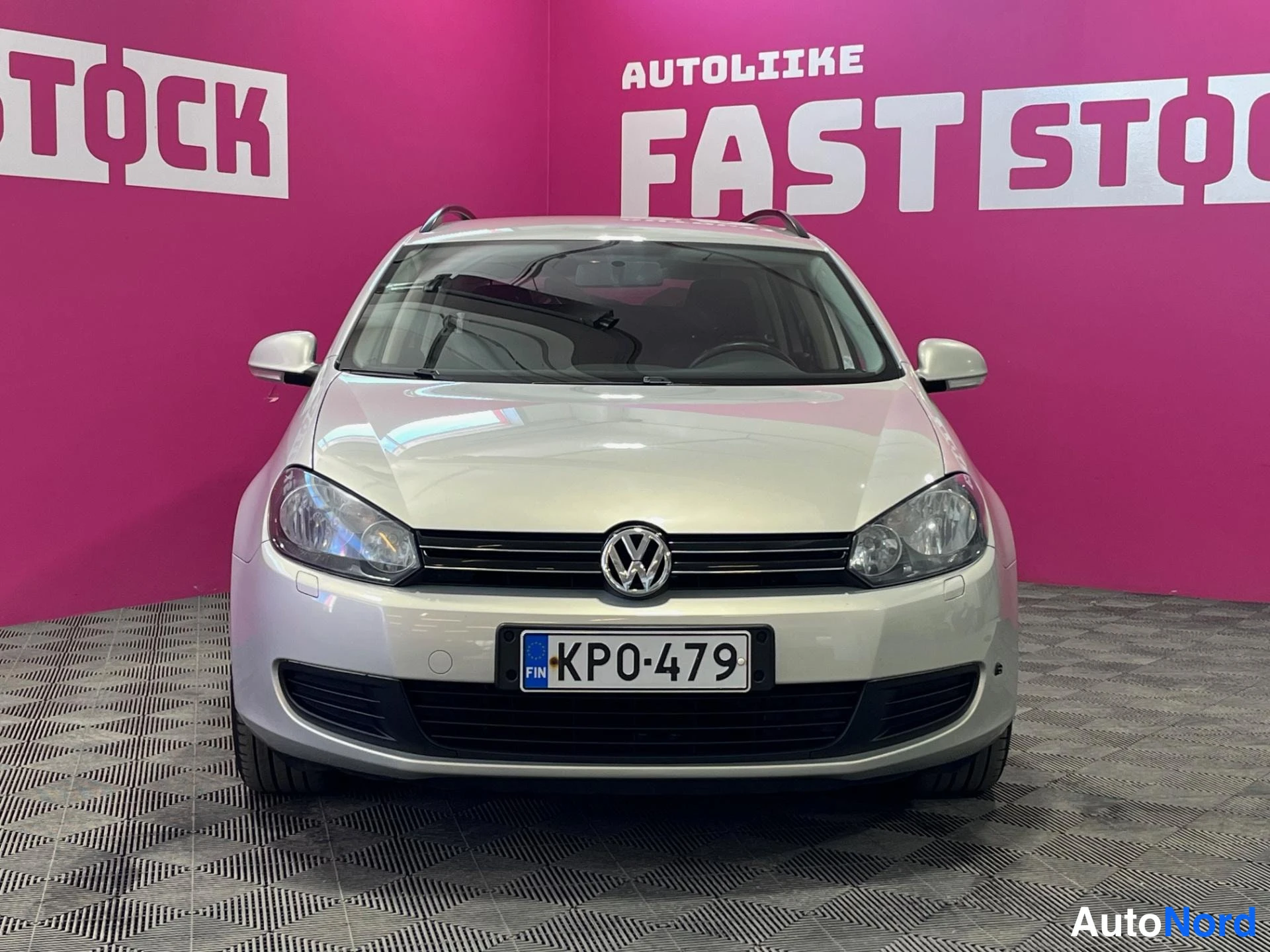 Silver Volkswagen Golf 2011, front, photo 3