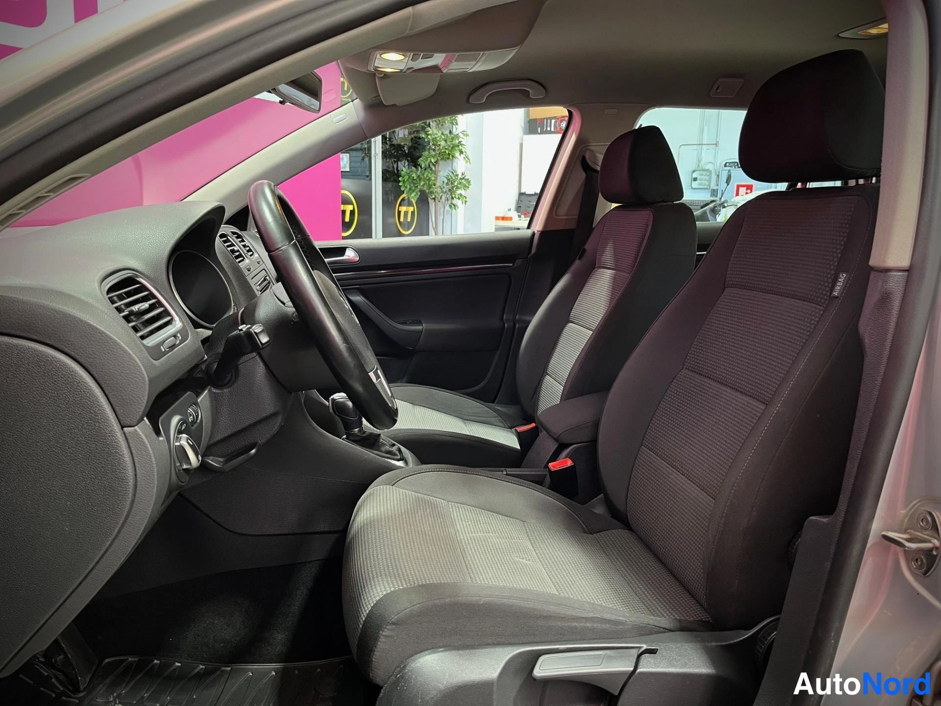 Silver Volkswagen Golf 2011, front seats, photo 11