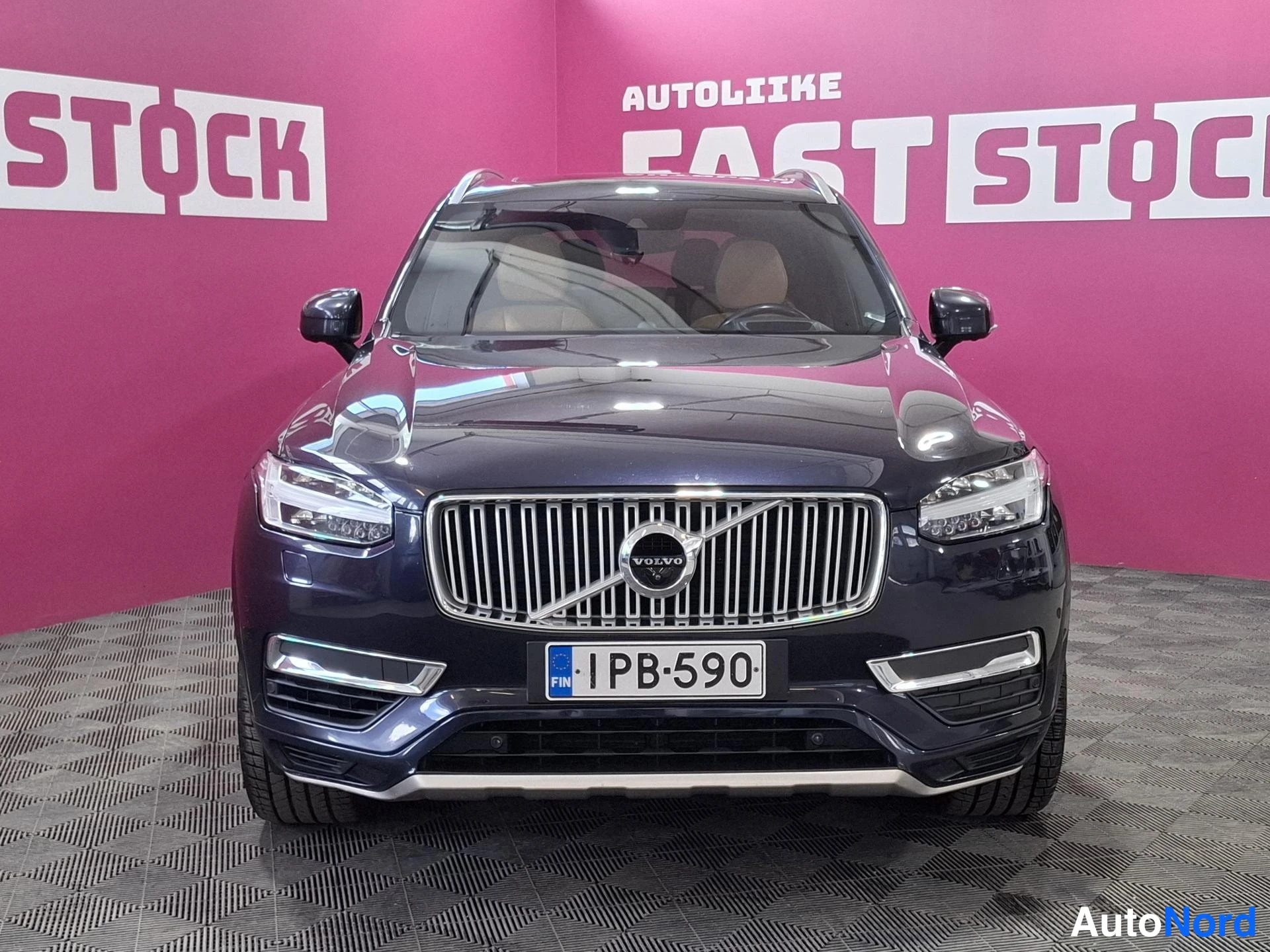 Sininen Volvo XC90 2017, edestä, kuva 3