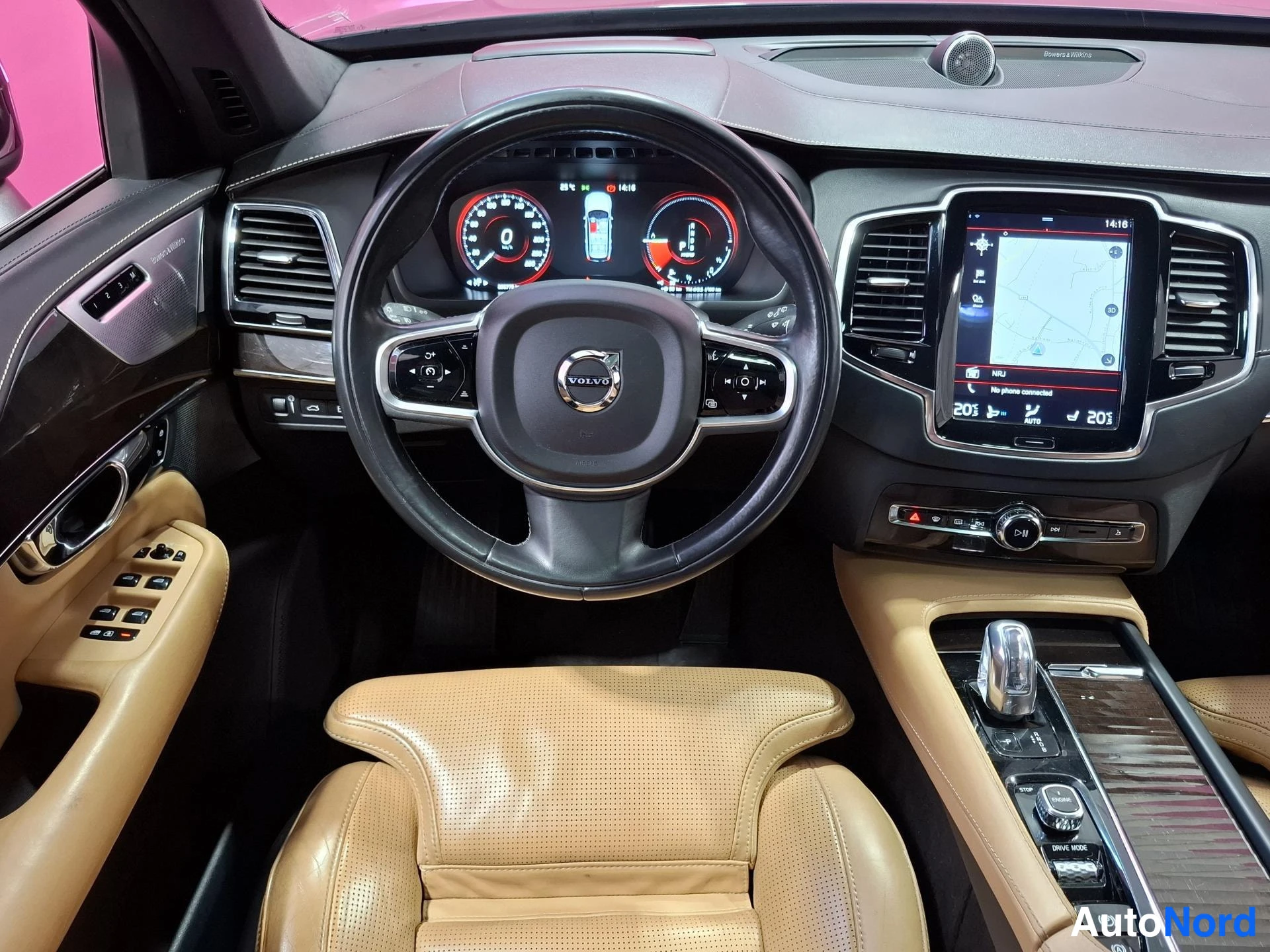 Sininen Volvo XC90 2017, ohjaamo, kuva 10