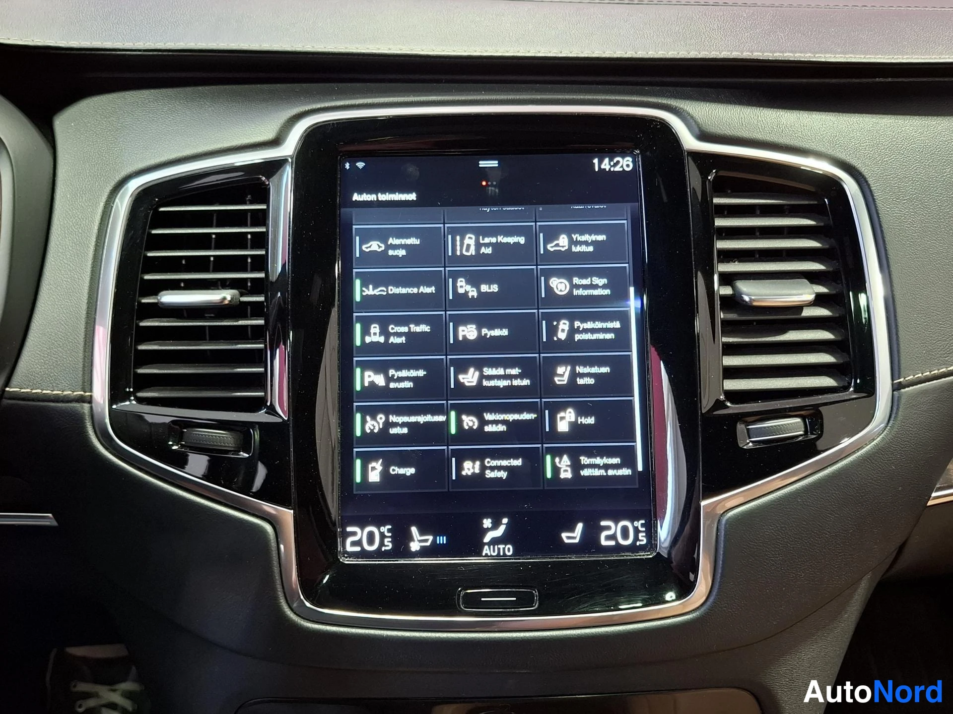 Sininen Volvo XC90 2017, ohjaamo, kuva 12