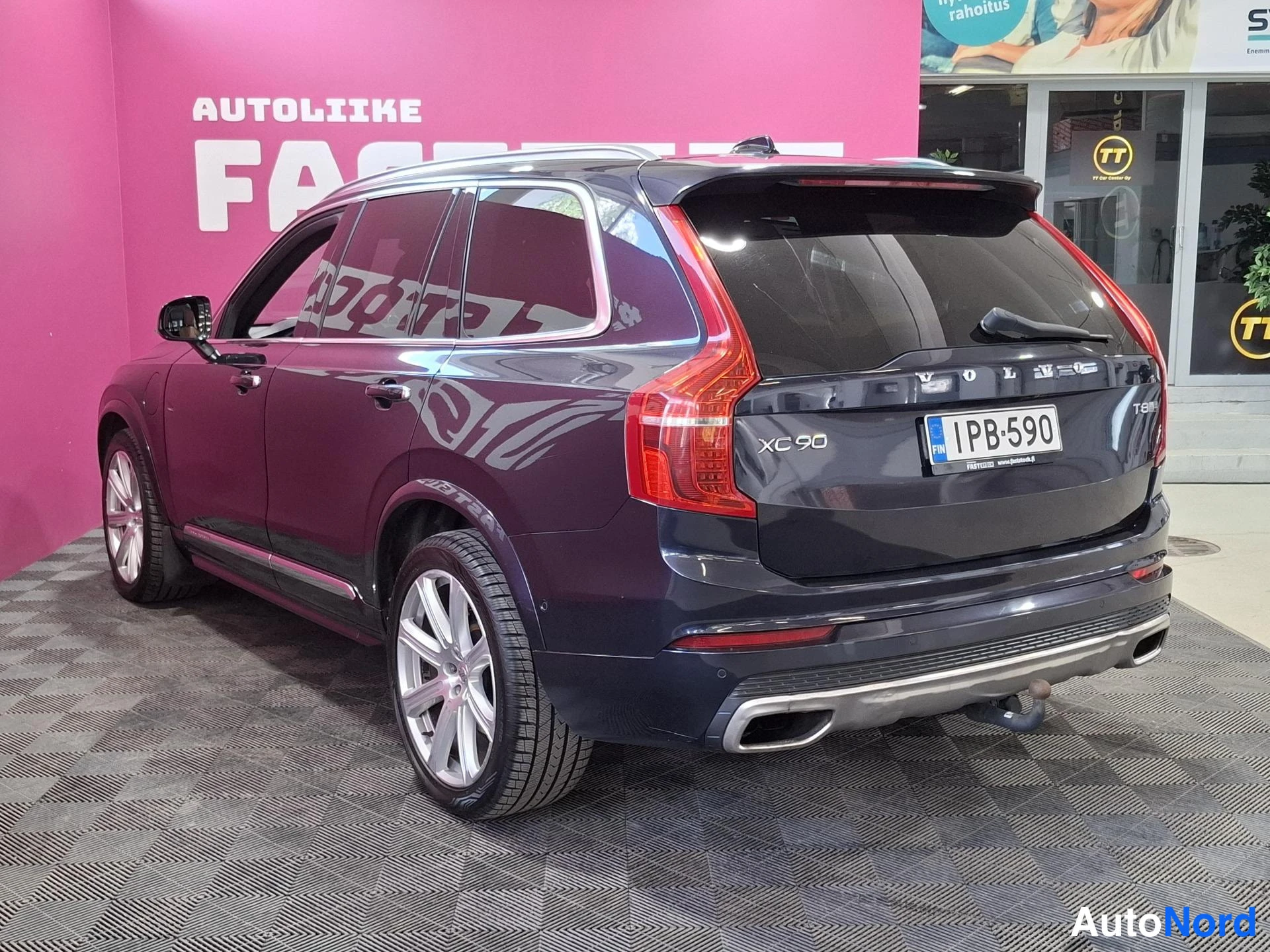 Sininen Volvo XC90 2017, takaviisto, kuva 4