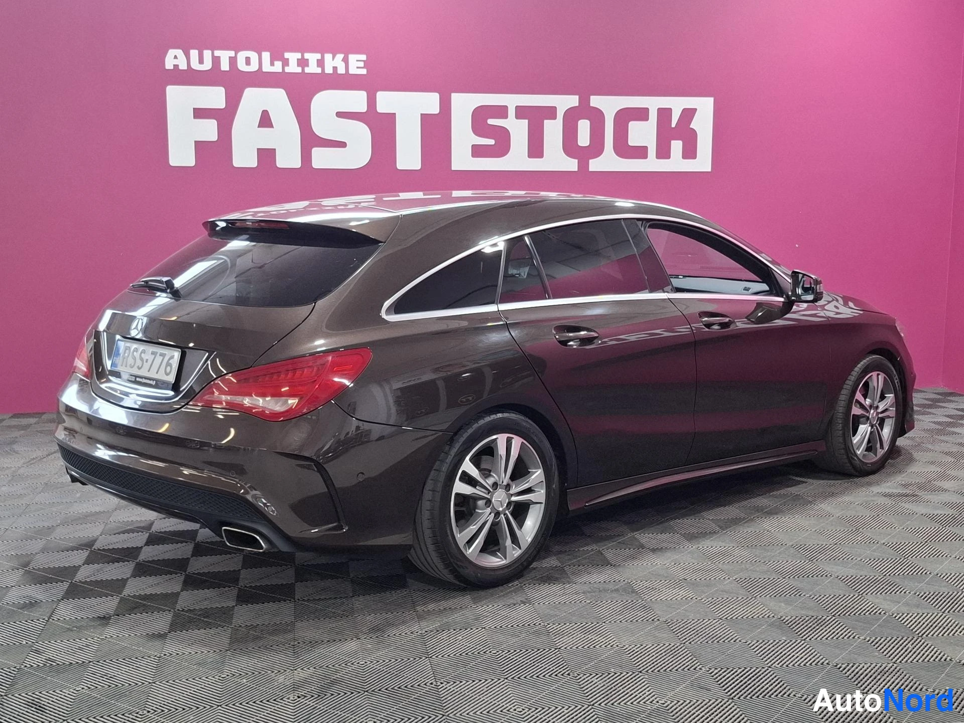 Brown Mercedes-Benz CLA 220 CDI 2016, rear three-quarter, photo 5