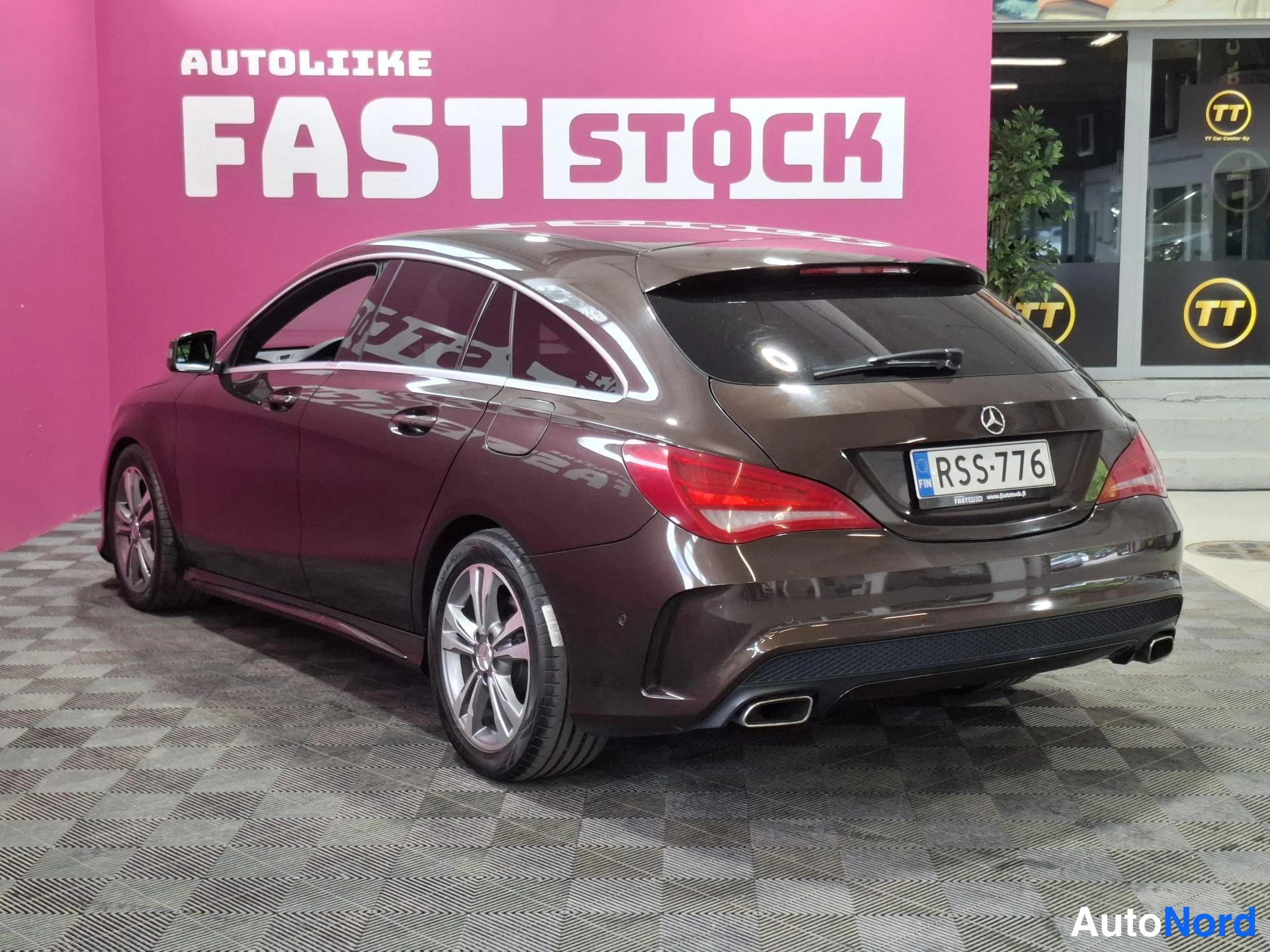 Brown Mercedes-Benz CLA 220 CDI 2016, front three-quarter, nose to the left, photo 2