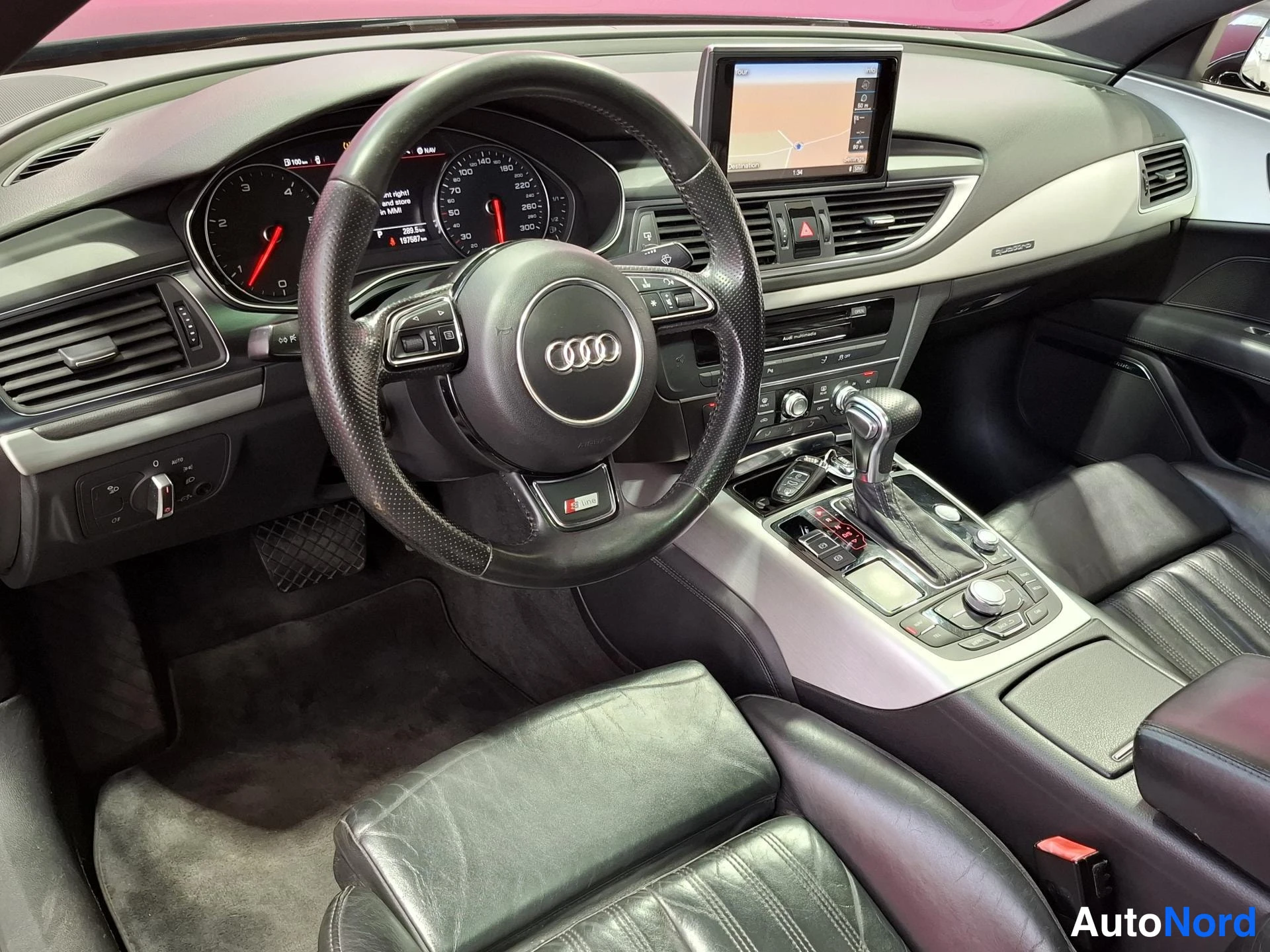Musta Audi A7 2011, ohjaamo, kuva 7
