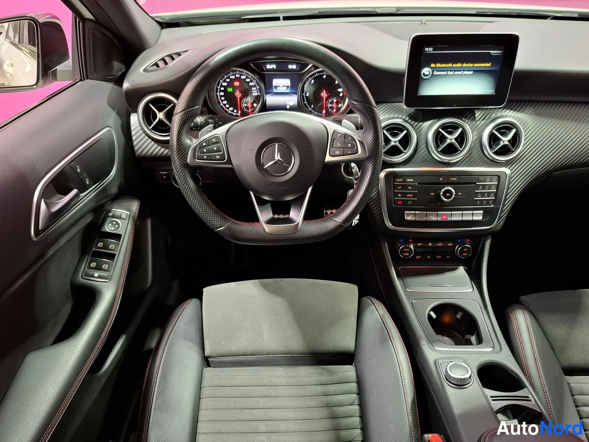 Vit Mercedes-Benz A 180 d 2016, förarplats, bild 8