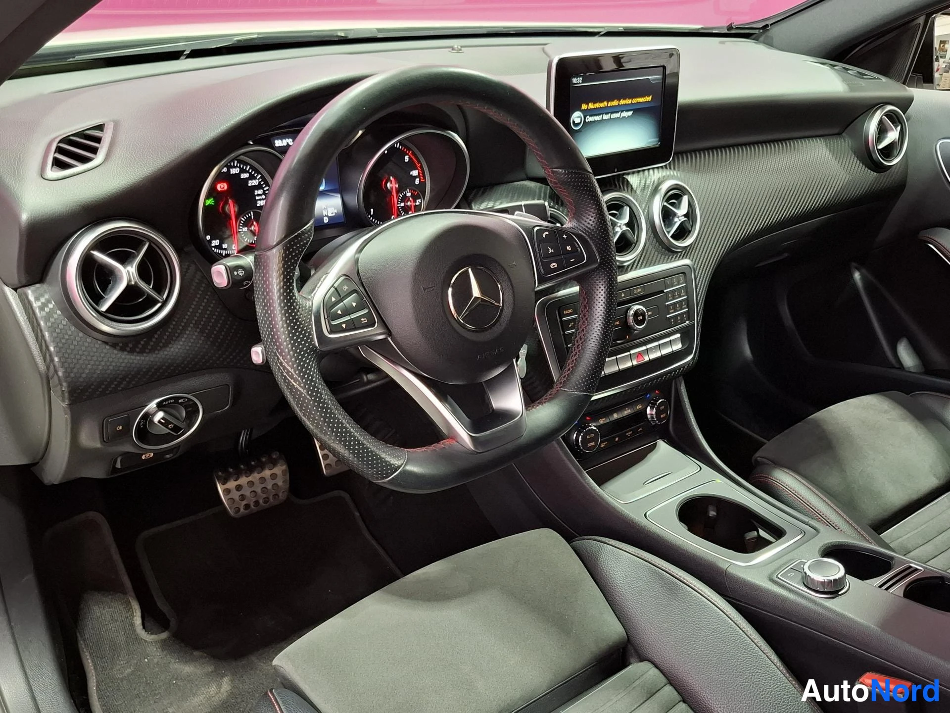 Vit Mercedes-Benz A 180 d 2016, förarplats, bild 10