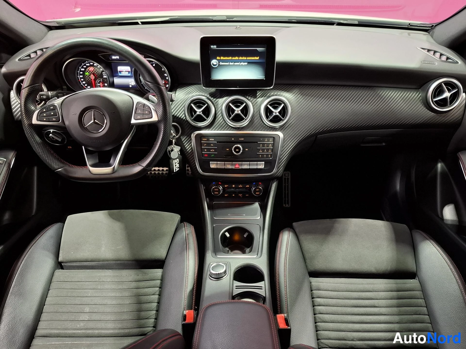 Vit Mercedes-Benz A 180 d 2016, förarplats, bild 7