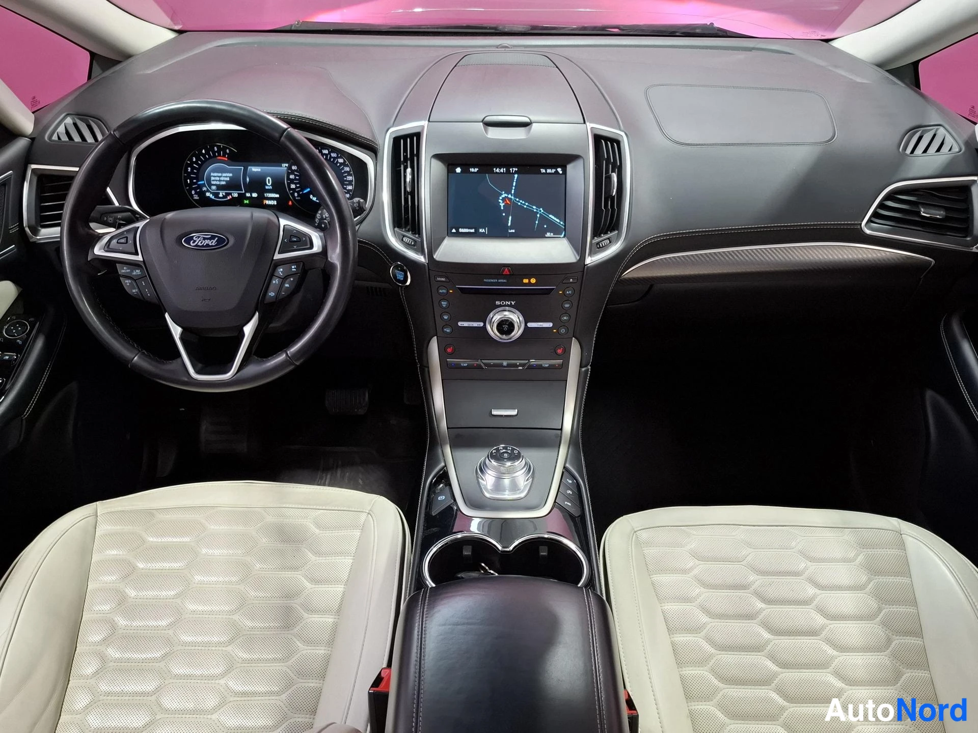 Musta Ford S-MAX 2018, ohjaamo, kuva 9