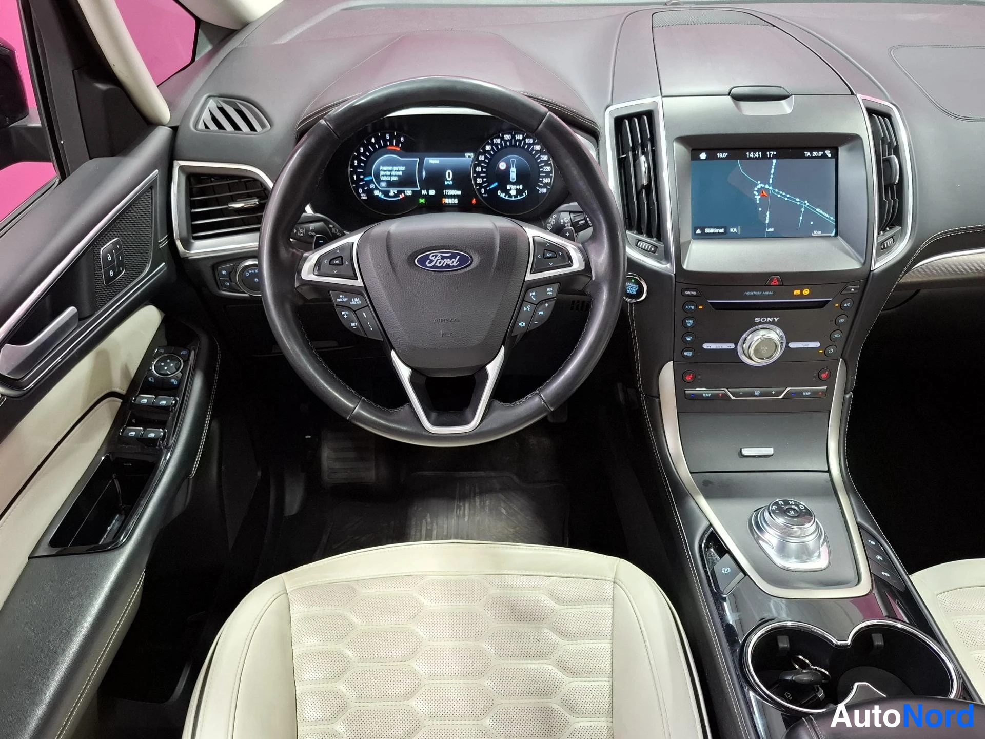 Musta Ford S-MAX 2018, ohjaamo, kuva 10